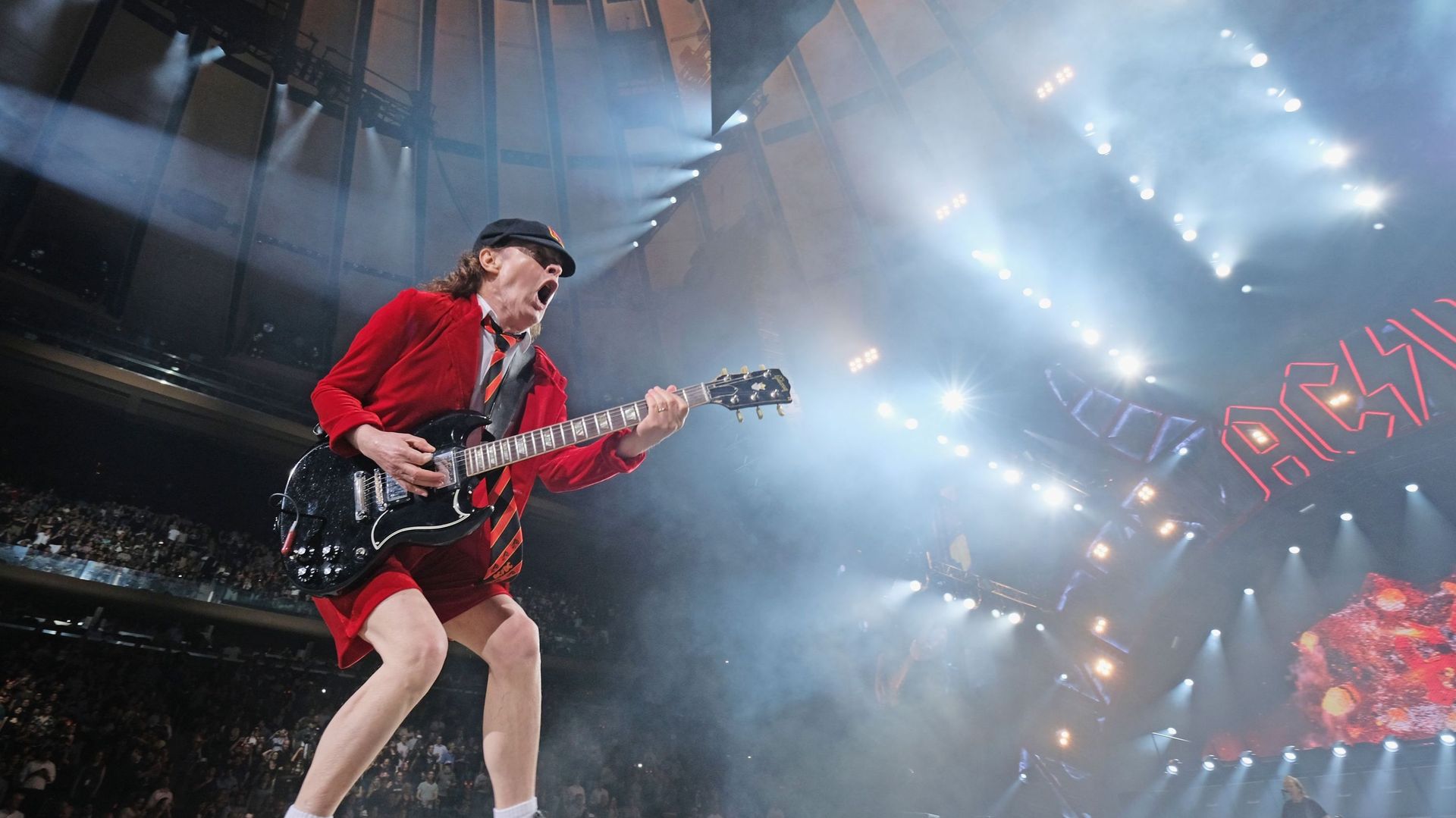 angus-young-devoile-lalbum-qui-a-defini-acdc