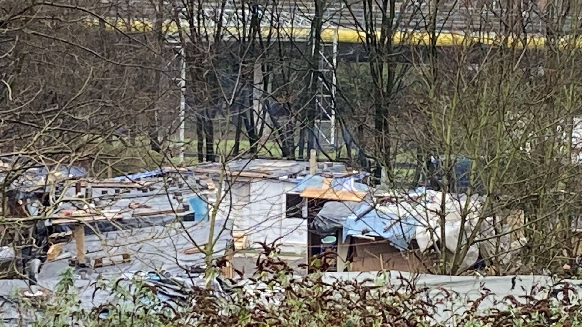 Une vingtaine de cabanes ont été aménagées le long de l’autoroute