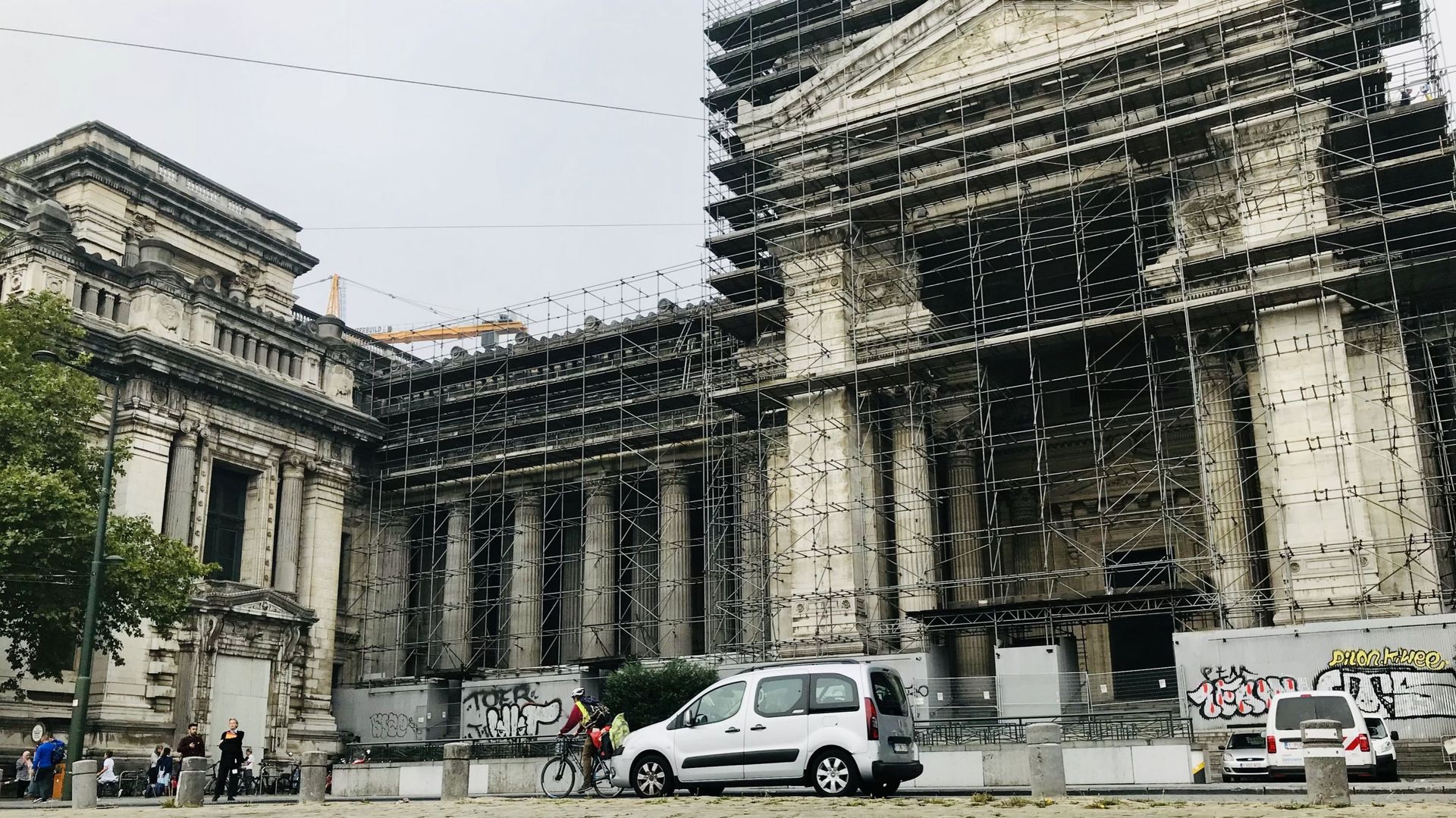 Le Palais de justice de Bruxelles avec ses échafaudages