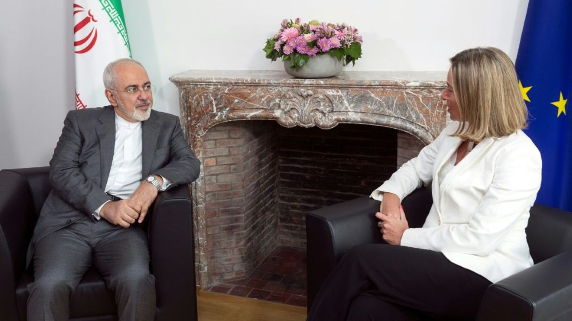 Le ministre des Affaires étrangères iranien Mohammad Javad Zarif lors de sa rencontre à Bruxelles le 15 mai 2018 avec Federica Mogherini, cheffe de la diplomatie européenne.