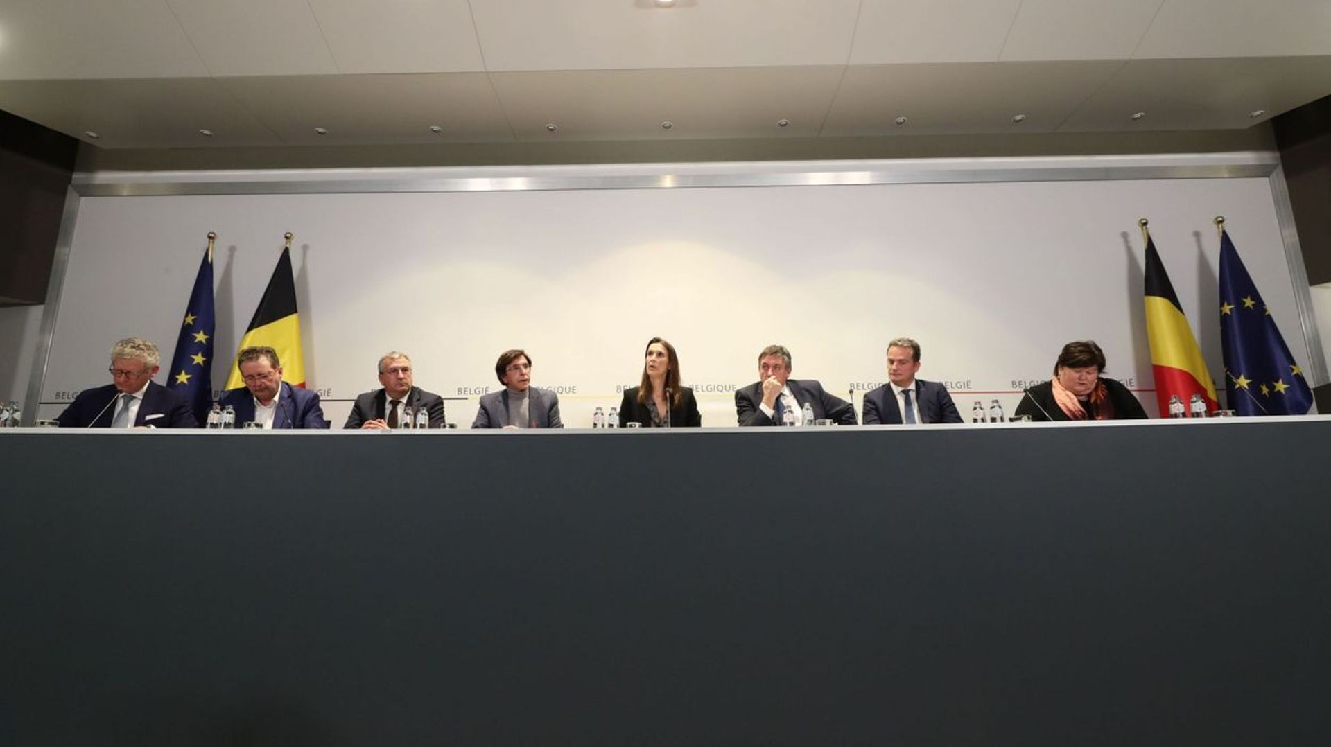 Le 12 mars 2020, la Première ministre Sophie Wilmès tient la première d’une longue série de conférences de presse dédiées à la gestion de la crise sanitaire.