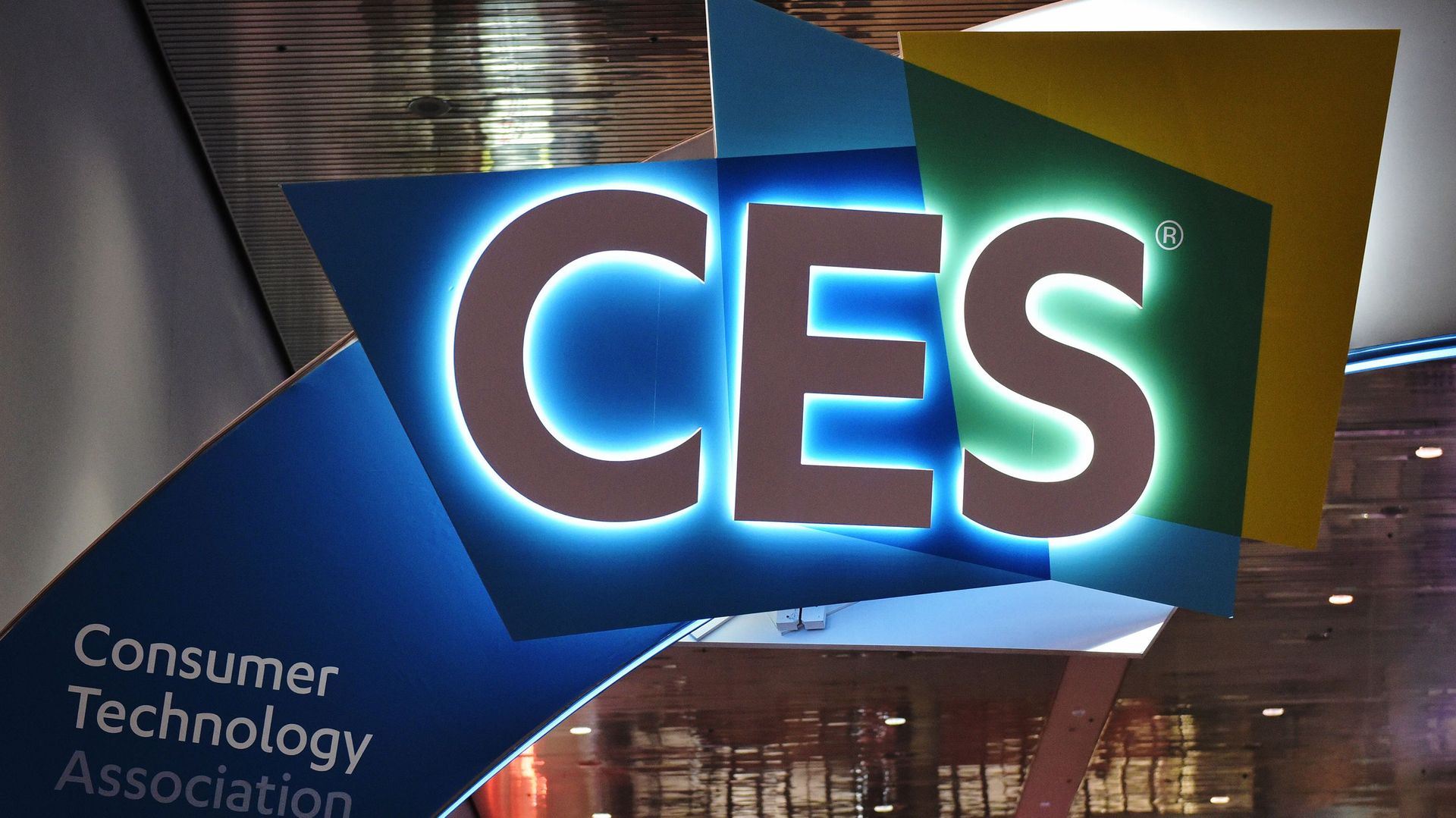 Du 7 au 10 janvier, le Consumer Electronics Show (CES) va accueillir à Las Vegas environ 175.000 visiteurs et plus de 4.500 exposants, qui présenteront des écrans toujours plus fins et souples, des robots toujours plus inventifs.