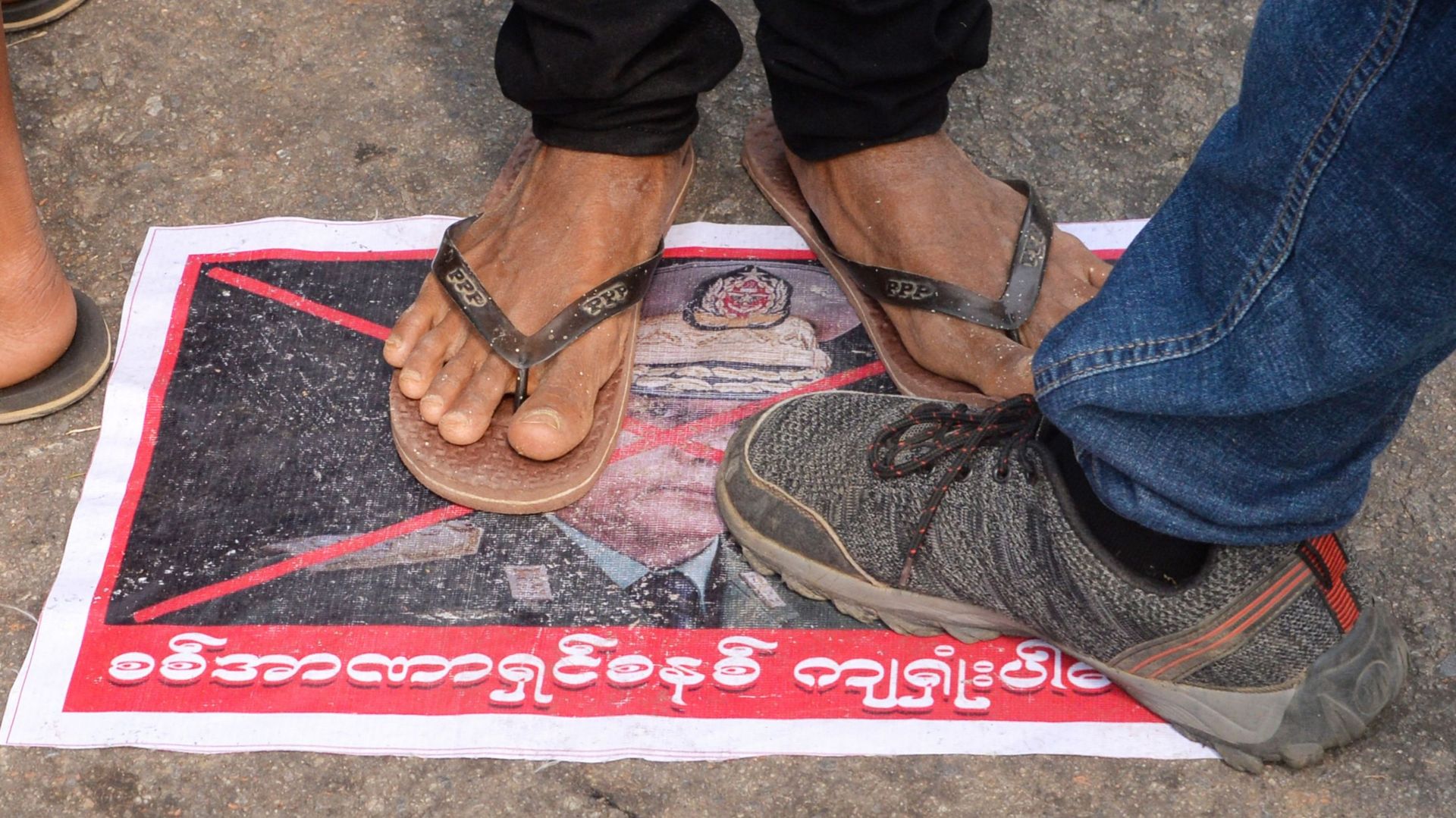 Birmanie: Min Aung Hlaing, putschiste à 6 mois de la retraite