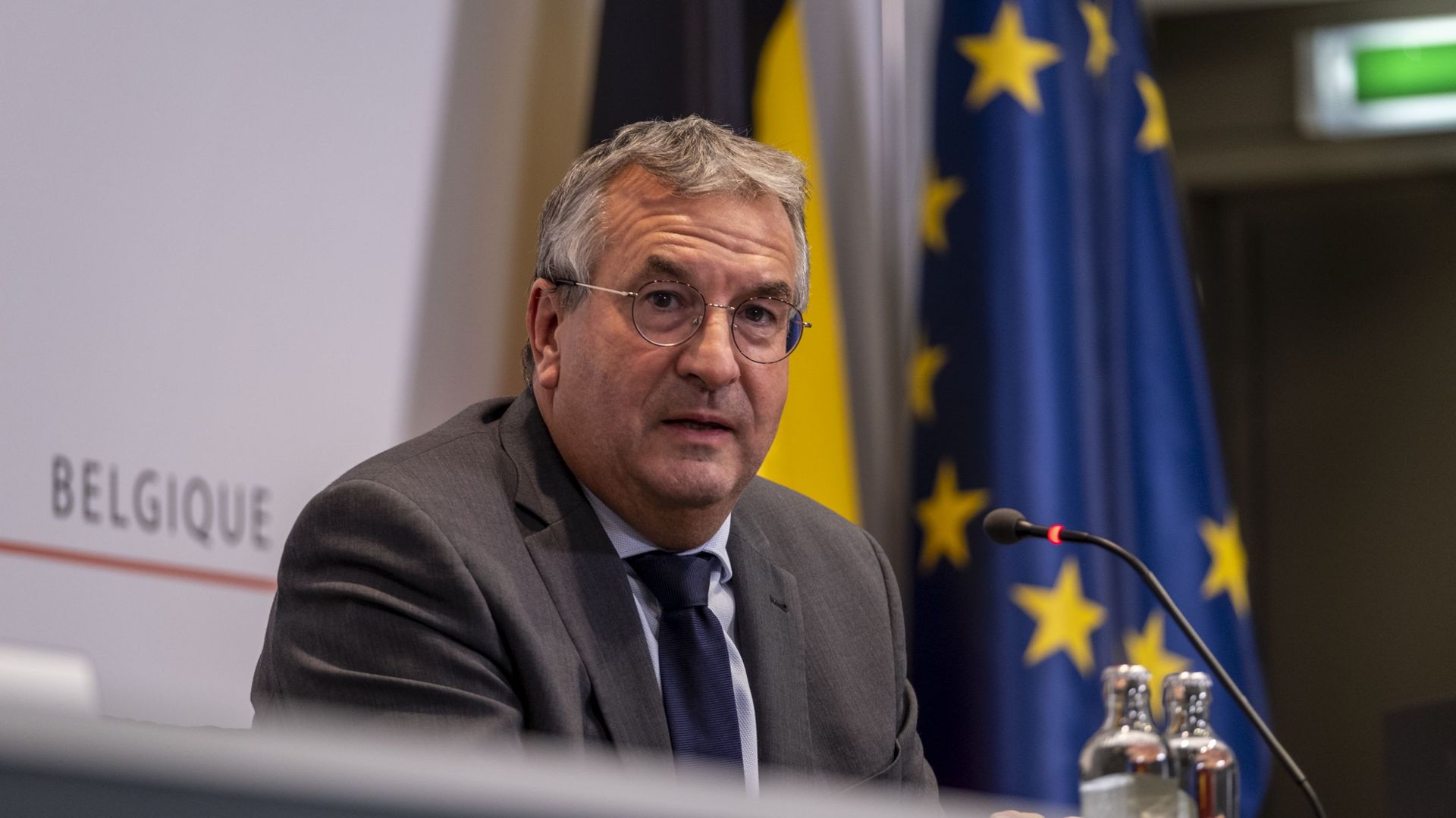 Le ministre-président bruxellois Pierre-Yves Jeholet photographié lors d'une conférence de presse pour discuter de l'augmentation des infections à Covid-19, le mardi 26 octobre 2021 à Bruxelles. 