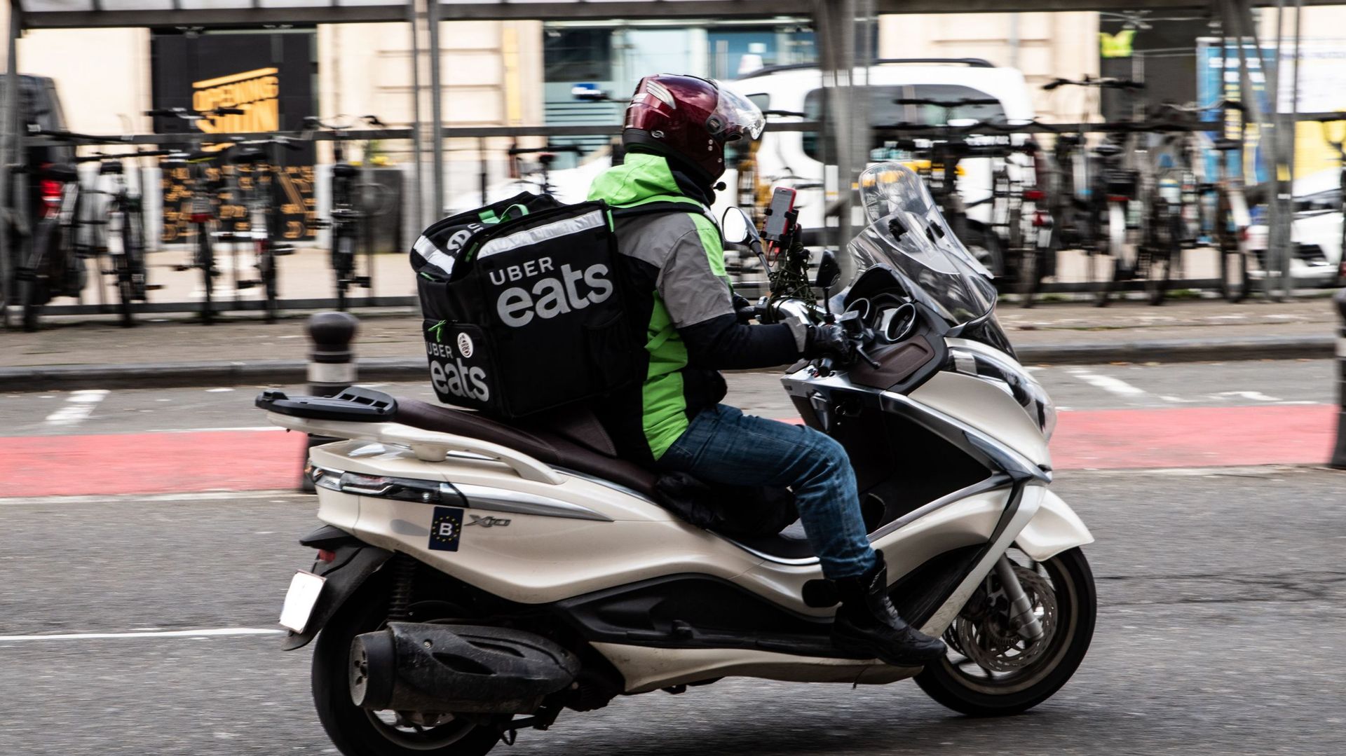Semaine de la mobilité : les coursiers en scooter réclament des dérogations pour la journée sans voitures