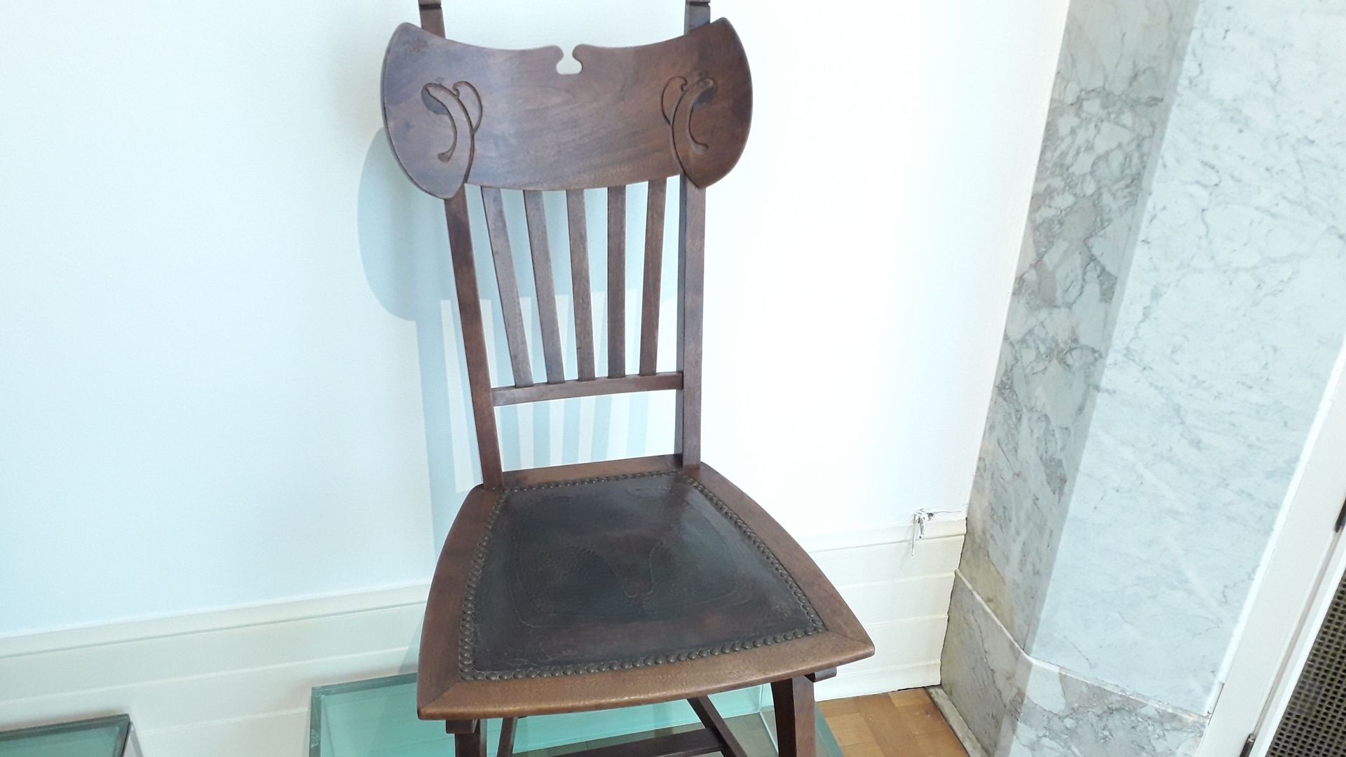Chaise de Gustave Serrurier-Bovy 2


