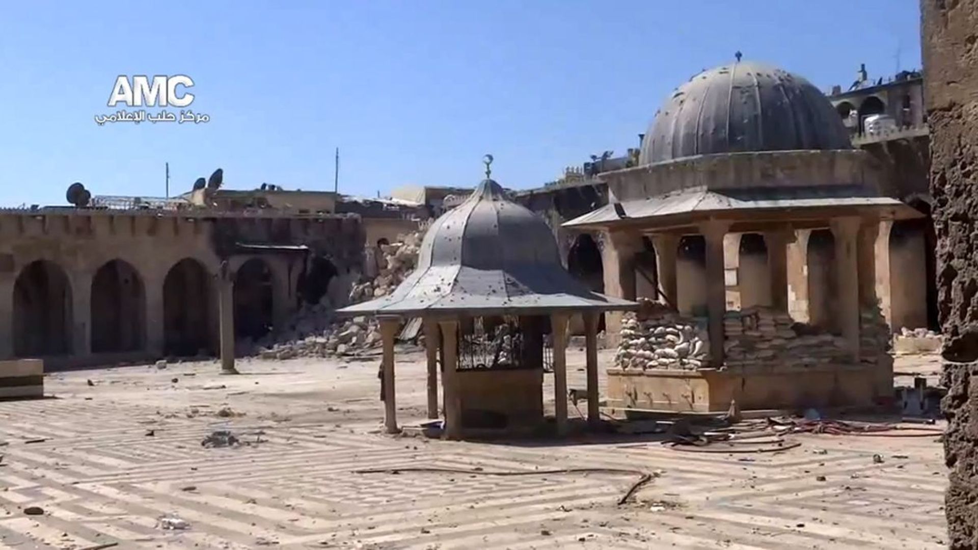 Capture d'écran d'une vidéo YouTube montrant le minaret de la mosquée des Omeyyades à Alep