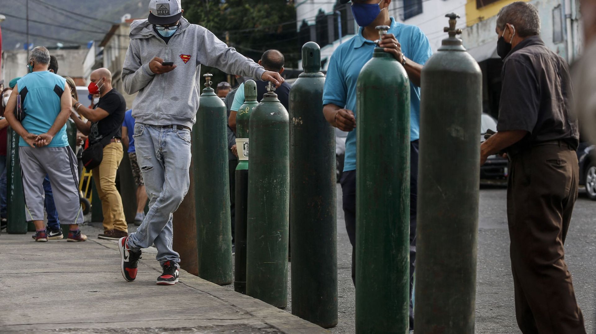 File pour l'oxygène à Caracas, au Venezuela, le 9 avril 2021