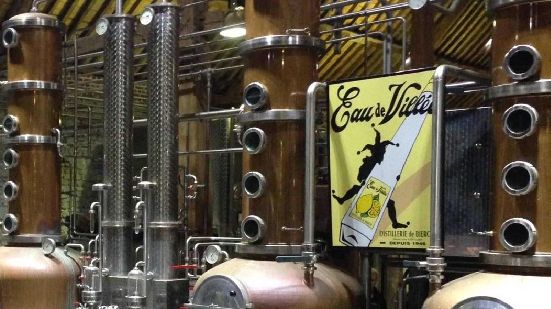 L'un des produits phares de la Distillerie de Biercée un peu oublié : l'Eau de Villée