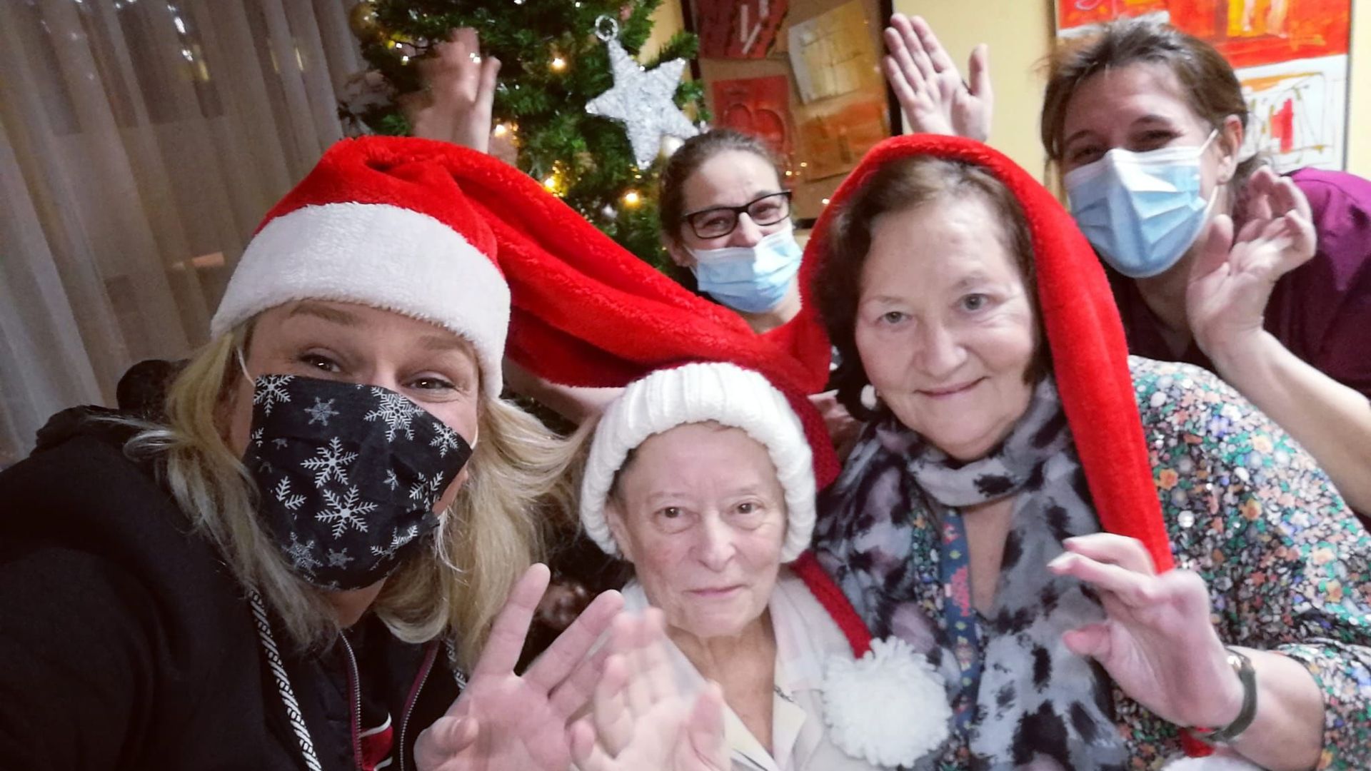 David Jeanmotte fête Noël avec les résidents d’une maison pour personnes âgées