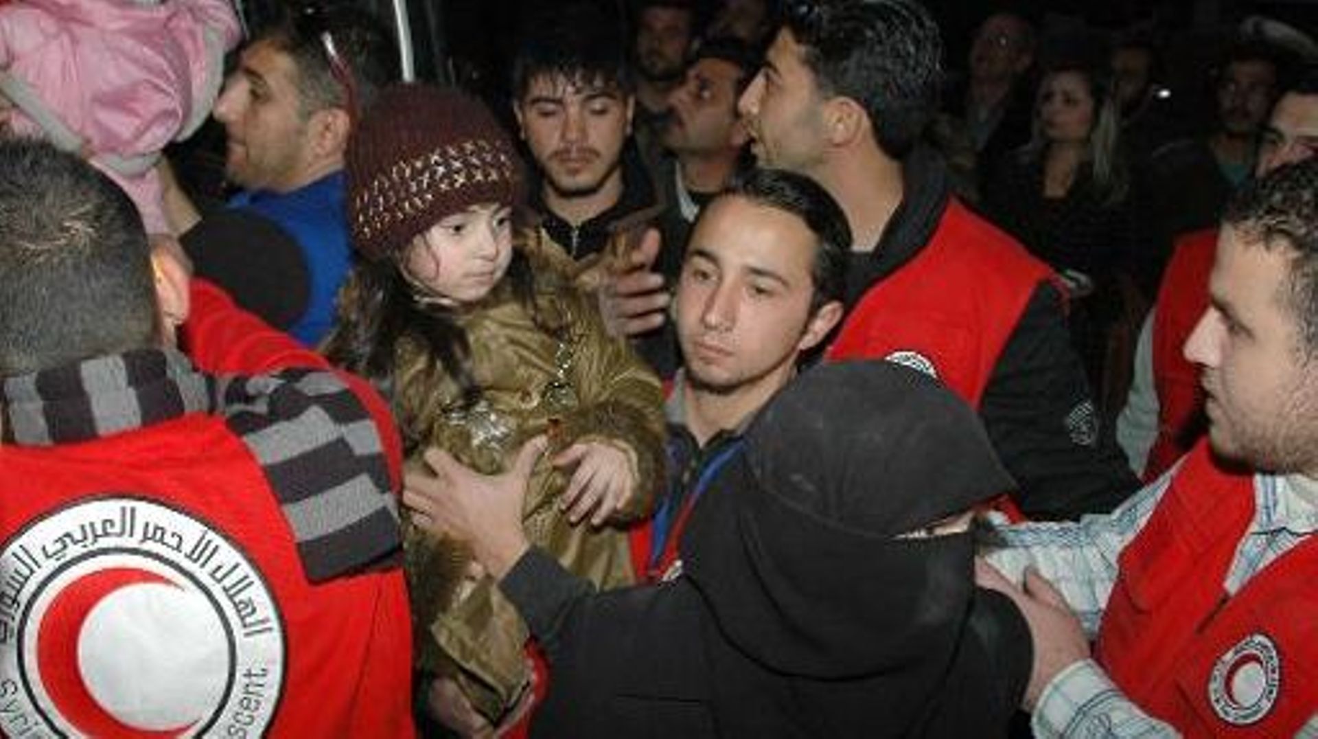 Syrie: 460 civils évacués de Homs lundi, 1200 en tout