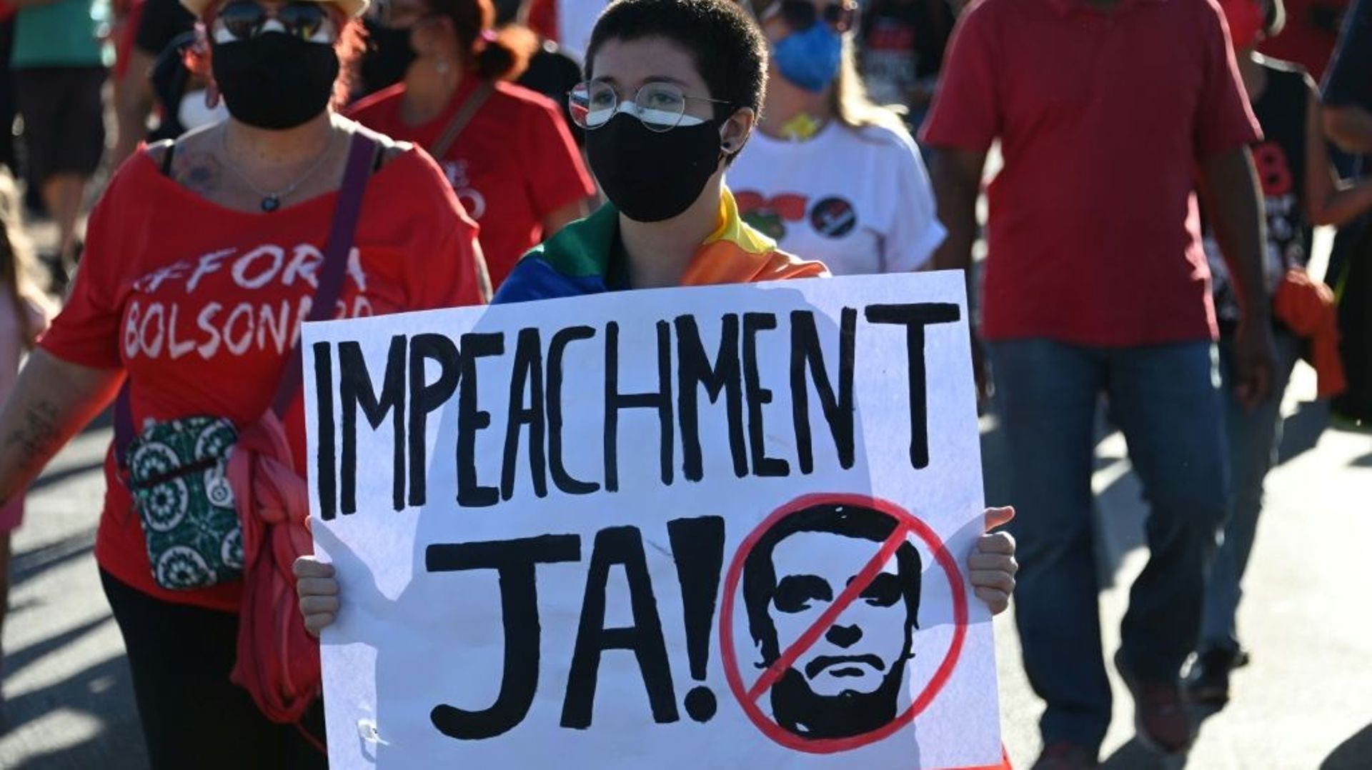 A Brasilia, de nombreux manifestants brandissaient des pancartes réclamant la  "destitution, maintenant!" lors de la mobilisation du 24 juillet 2021