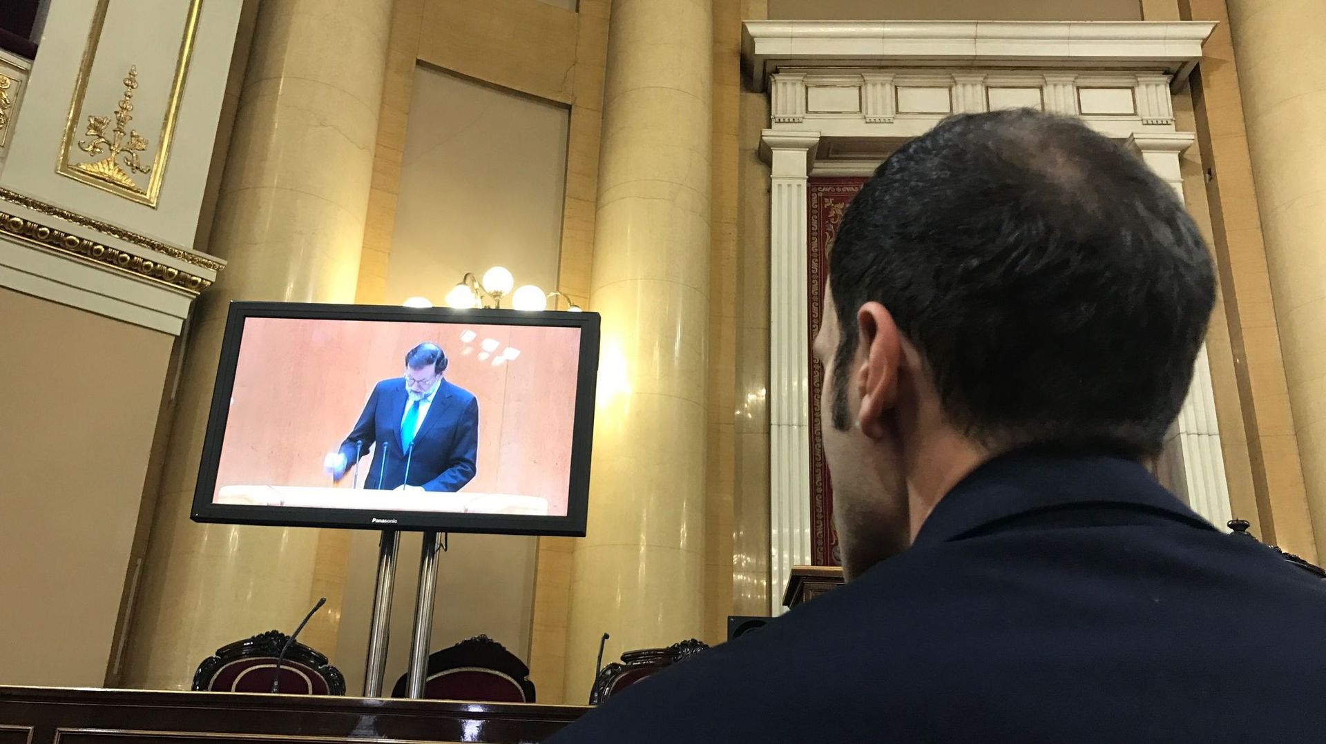 Mariano Rajoy a commencé à parler dans l'hémicycle du Sénat. 
