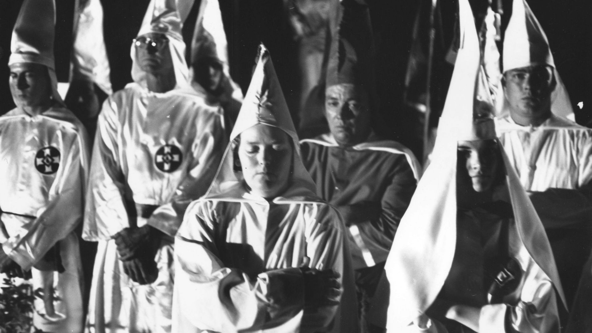 Ici, le 24 mai 1965, une réunion de l’organisation suprémaciste le Ku Klux Klan.