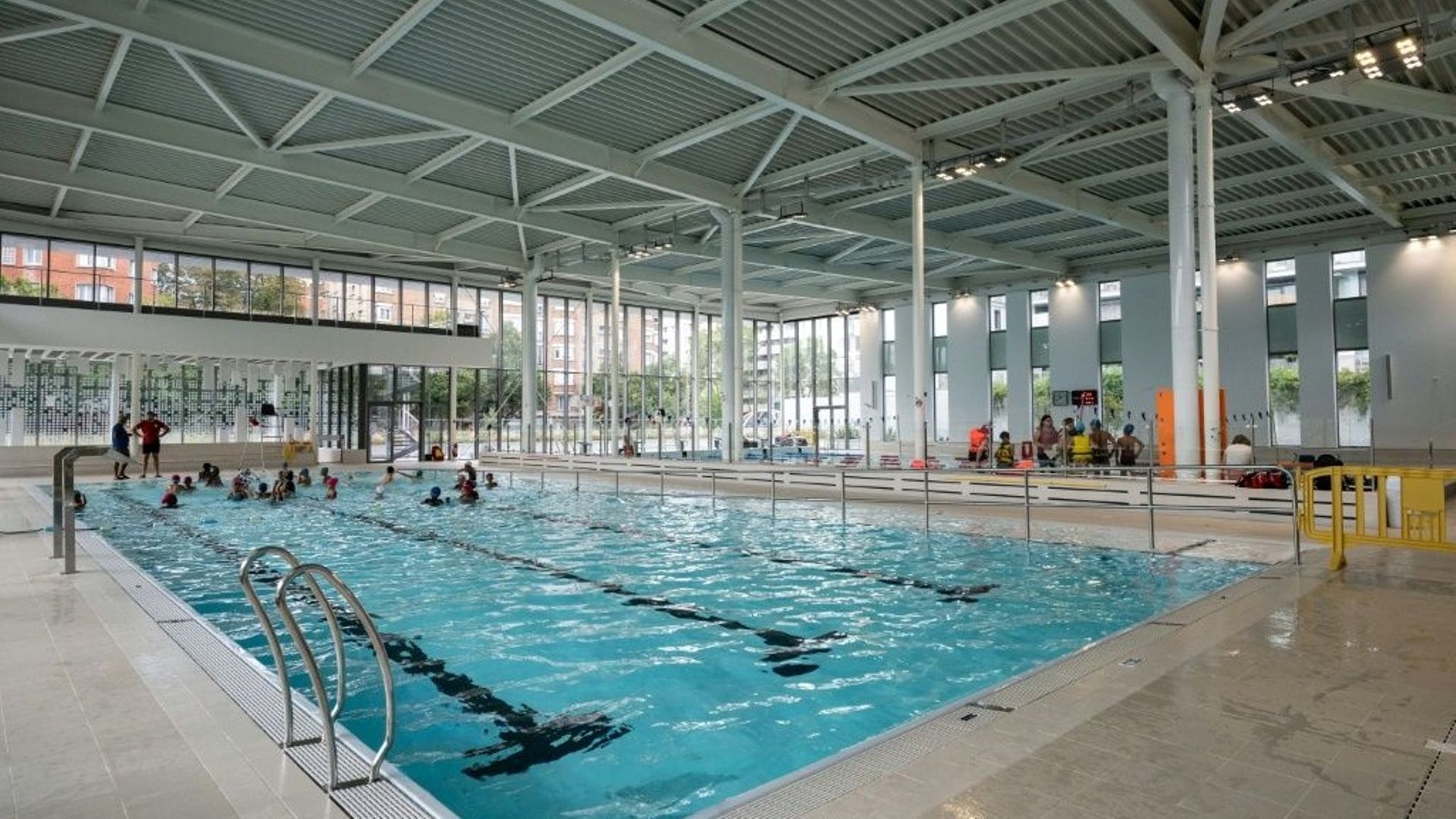 La piscine écologique Yvonne-Godard, le 9 septembre 2022 à Paris.