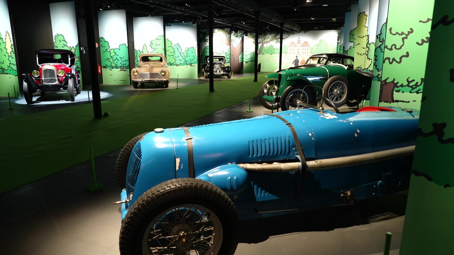 'En voiture avec Tintin' : les véhicules dessinés par Hergé s’exposent au musée de l’automobile à Mulhouse - RTBF Actus