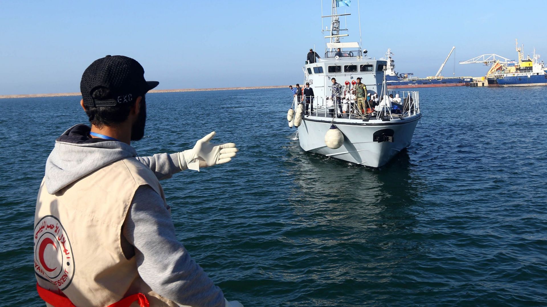 Crise des migrants: plus de 30 migrants morts et 200 survivants au ...