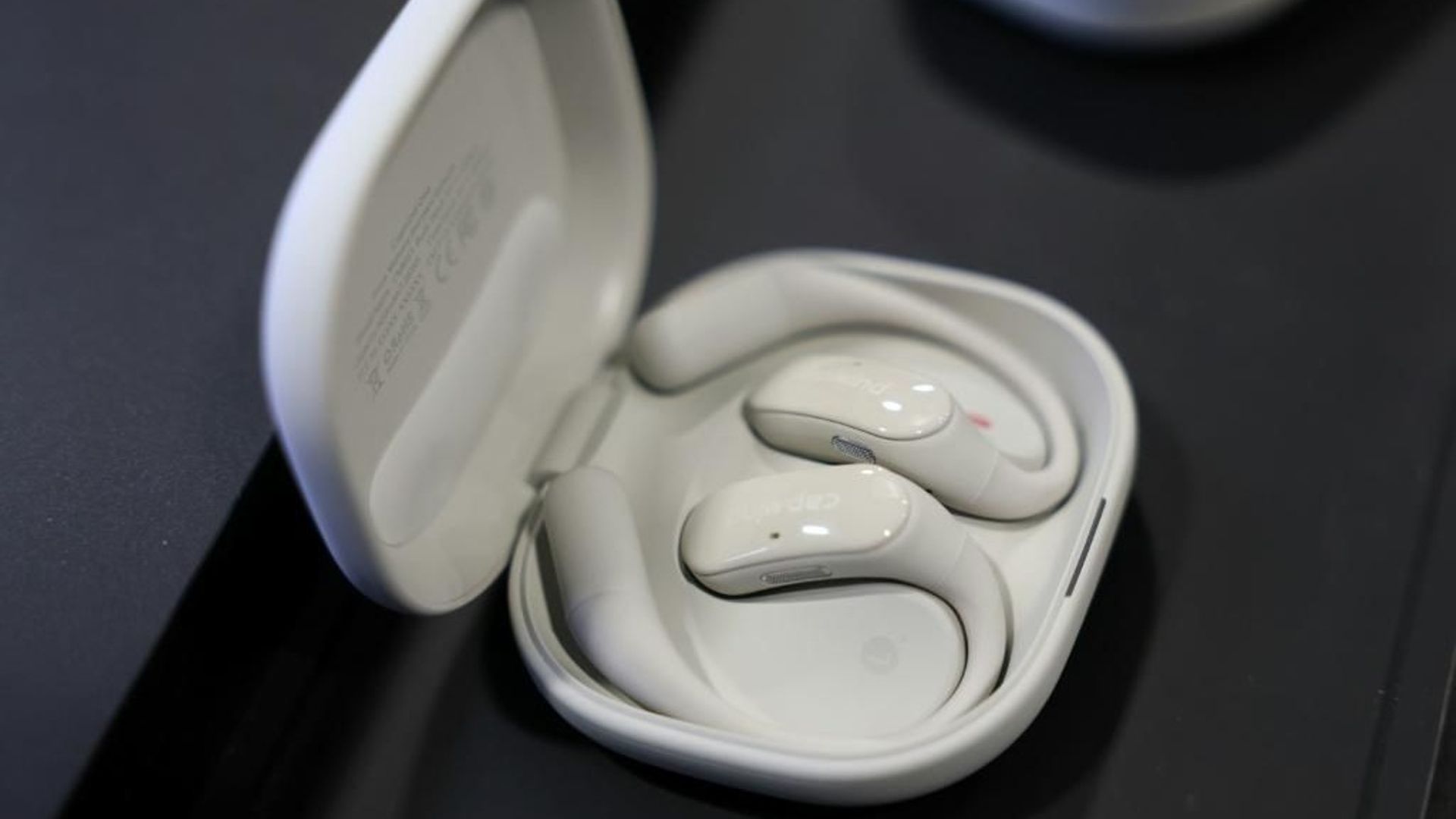 Les écouteurs, nouvelle frontière de l'IA intégrée, ces start-up y croient