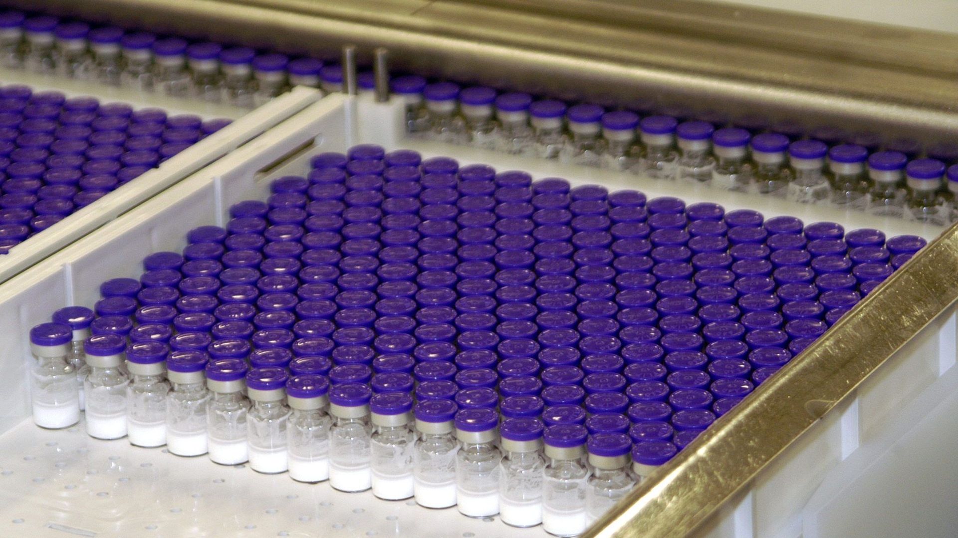 Coronavirus dans le monde : le vaccin BioNTech/Pfizer pourrait être distribué cette année