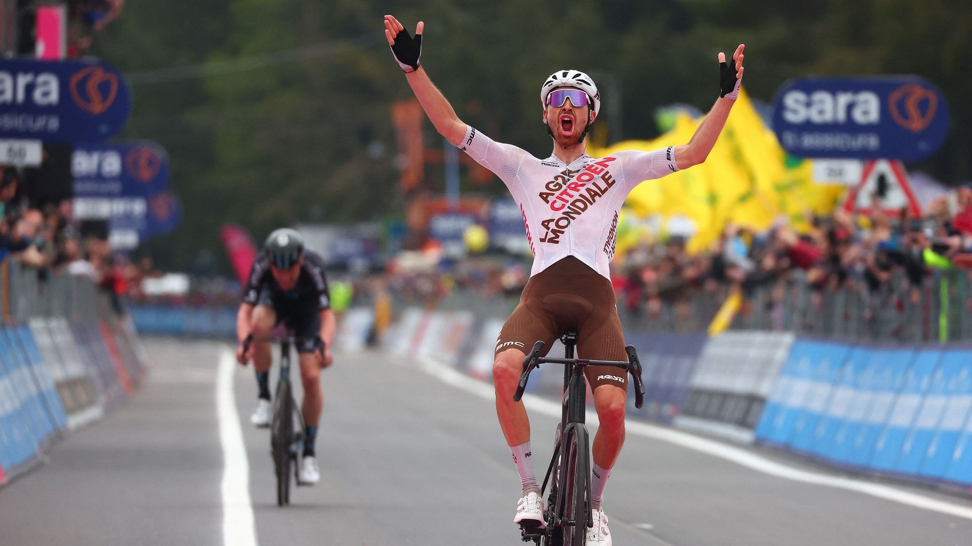Giro 2023: Paret-Peintre vince la quarta tappa, Evenepoel cede la maglia rosa alla Leknessund