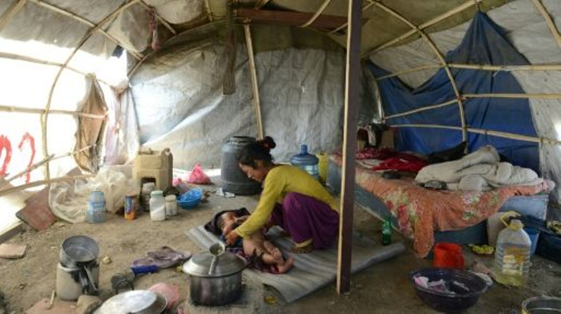 Un an après le séisme, des millions de Népalais attendent toujours de l'aide