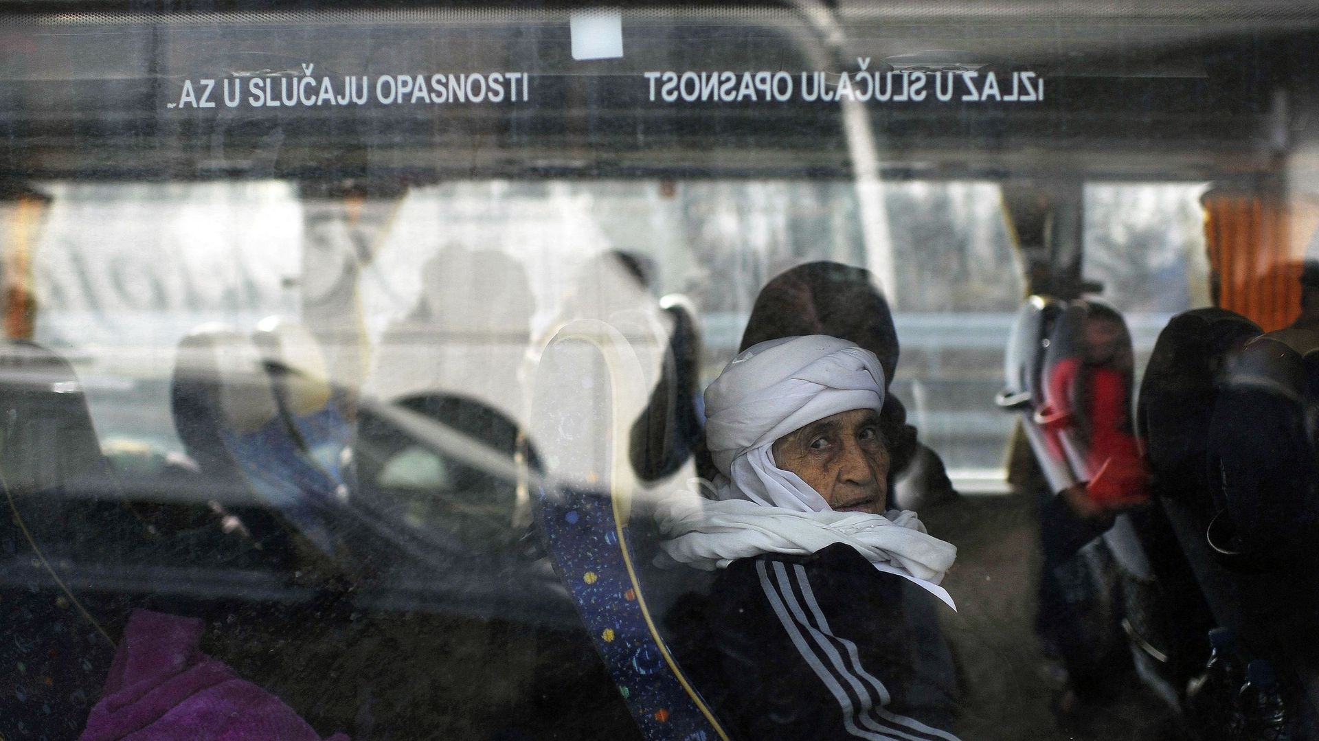 Des migrants à bord d'un bus en Serbie, le 12 février 2016.