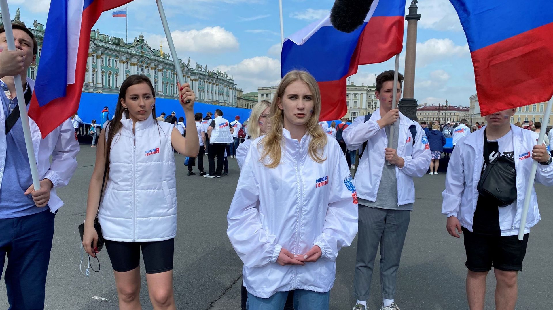 La porte-parole de la Jeune Garde de Russie Unie Victoria Souvorova ne tarit pas d'éloges pour Vladimir Vladimirovitch Poutine