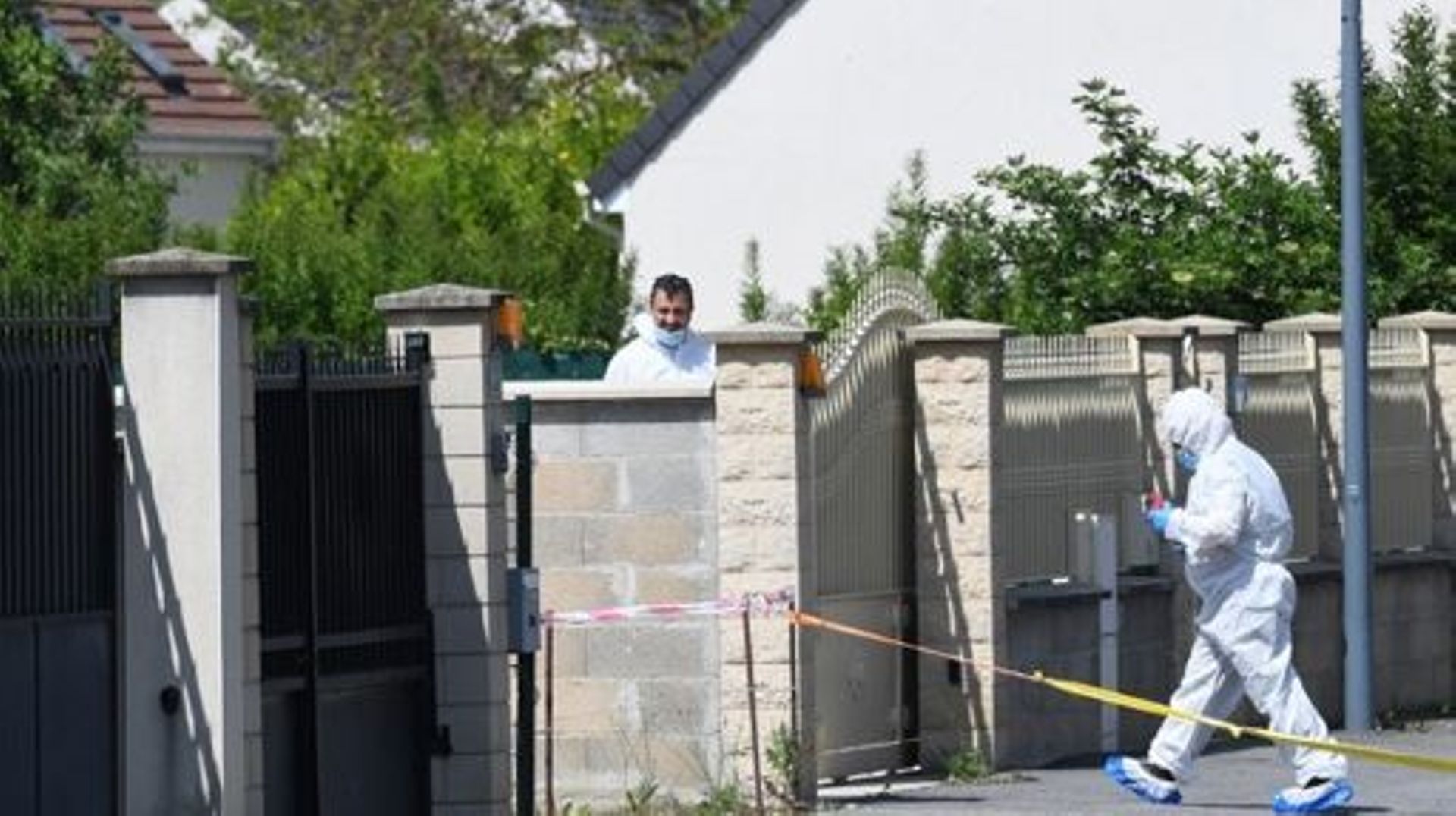 French police forensic officers stand at the entrance of a house where the bodies of a woman and two children were found in Dreux, north-western France, on May 25, 2023. According to a police source, the three victims are a mother and her two children. JE