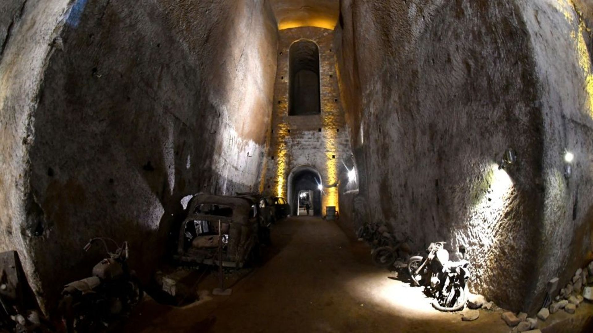 Vue du Tunnel Bourbon construit sous Naples pour offrir au roi Ferdinand II de Bourbon une échappatoire après les émeutes de 1848, le 7 mai 2019