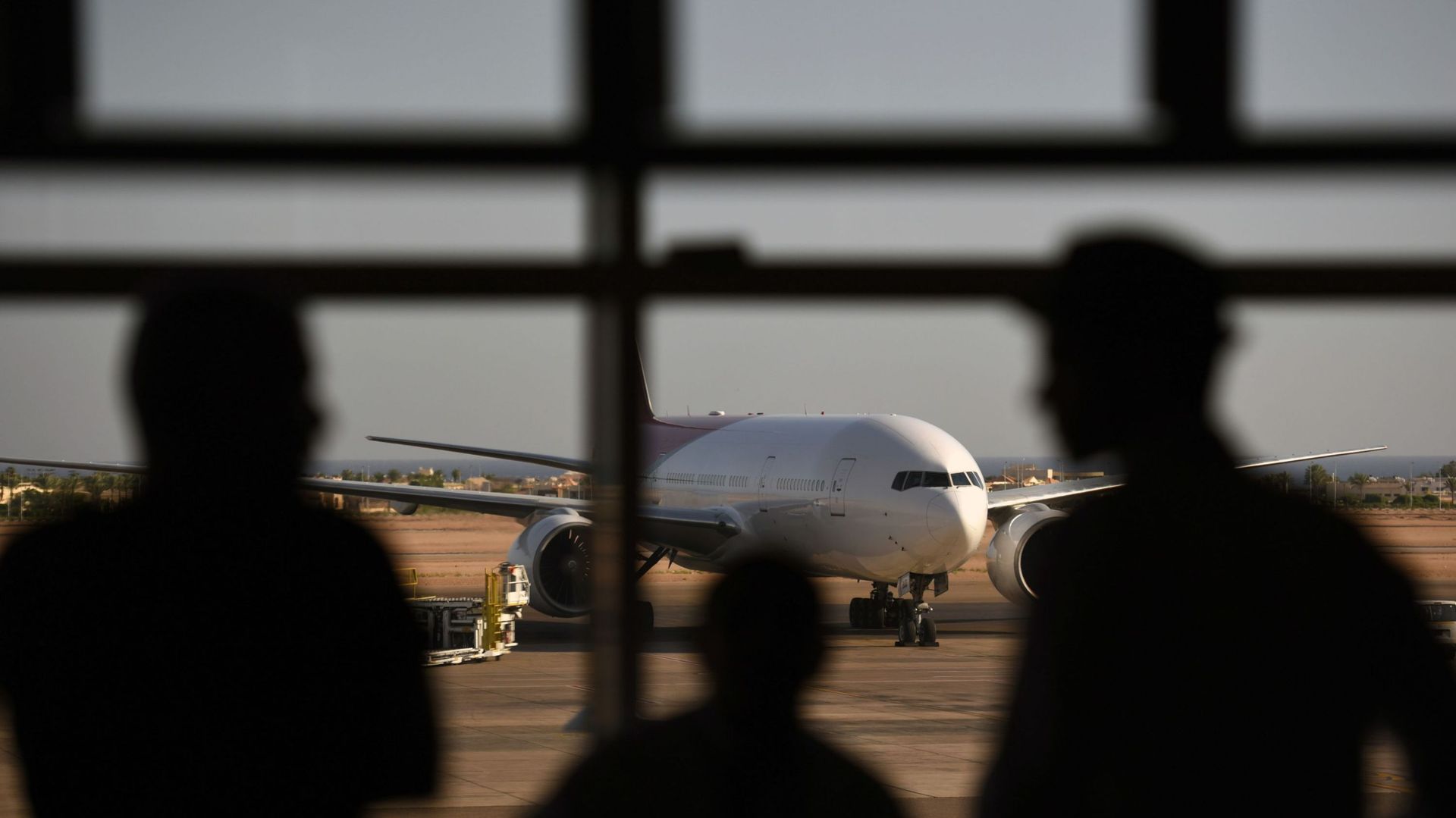 Jetair a envoyé ses propres équipes de sécurité en Égypte, tandis que Thomas Cook n'autorise que les bagages à main dans l'avion.