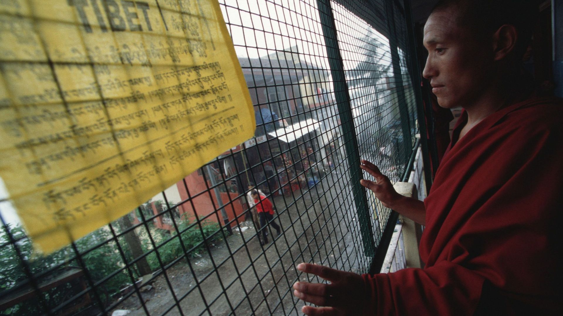 Un moine tibétain réfugié à Dharamsala, août 2000