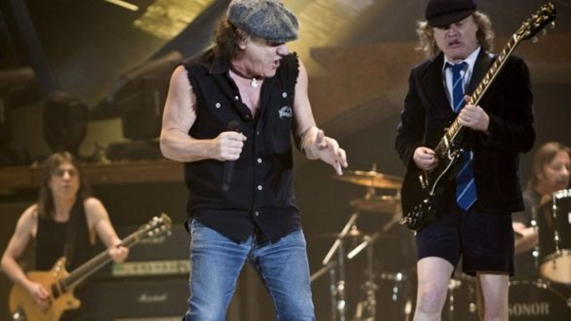 Fans d'AC/DC arnaqués par un faux concert - RTBF Actus