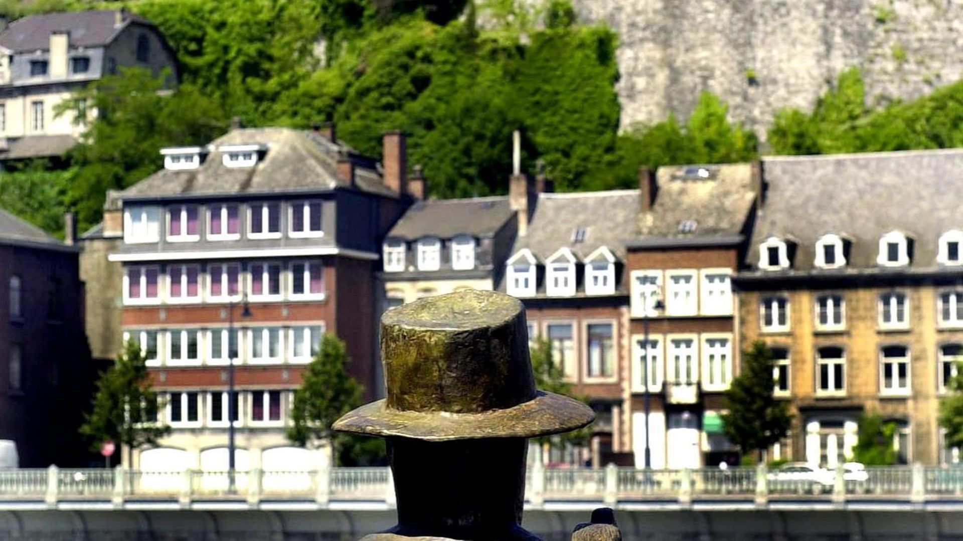 La sculpture "Quelqu’un" de l’artiste Jean-Michel Flon à Namur en 2001.