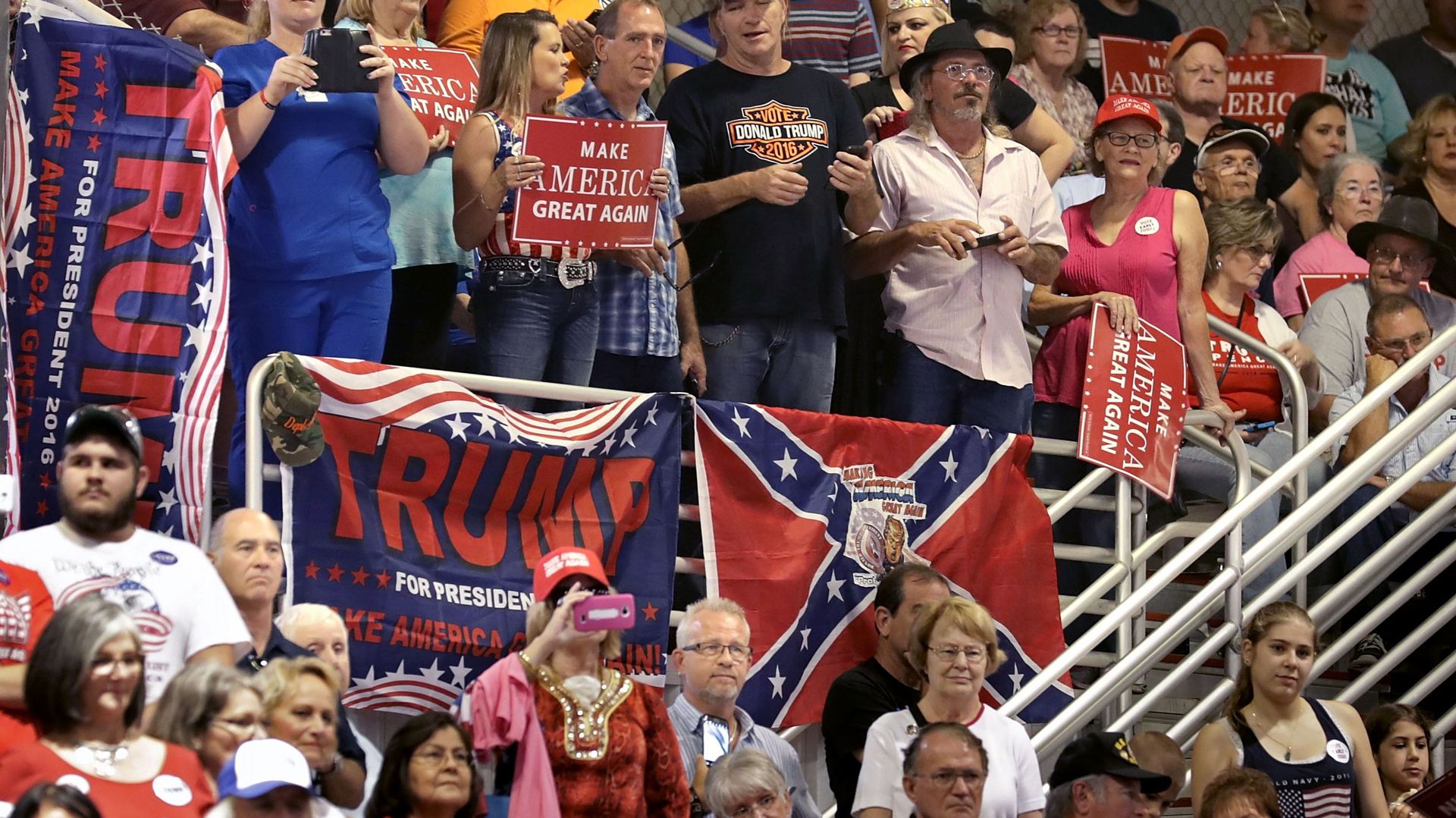 Les supporters de Donald Trump lors d'un meeting en Floride à Jacksonville