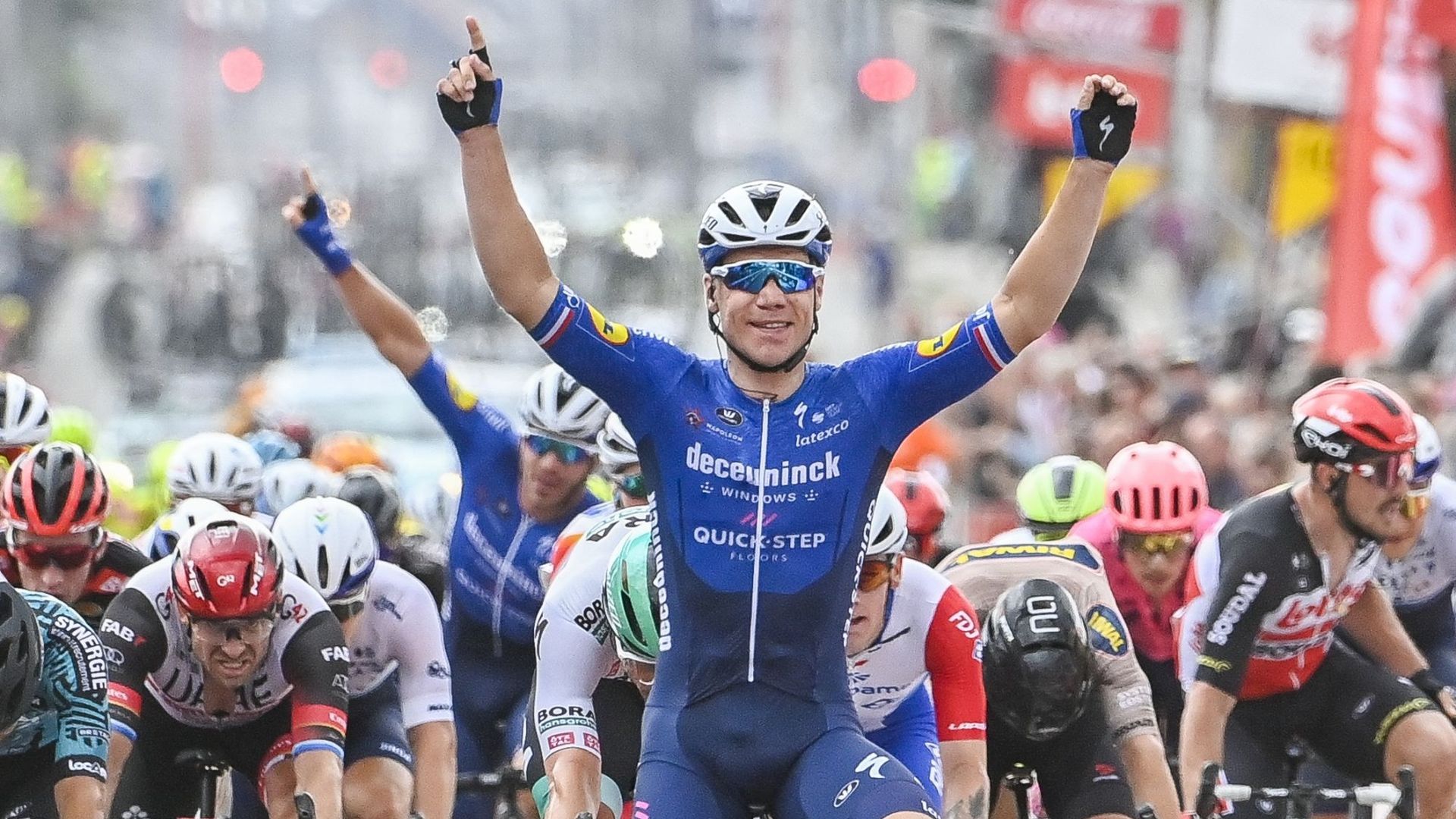 Cyclisme : Fabio Jakobsen, vainqueur en 2021 de l’Eurométropole Tour désormais rebaptisé 'Circuit franco-belge'. Les organisateurs du Cazeau Pédale de Templeuve ont annoncé vendredi à Tournai le partenariat nouveau avec la société Golazo, qui devient co-o
