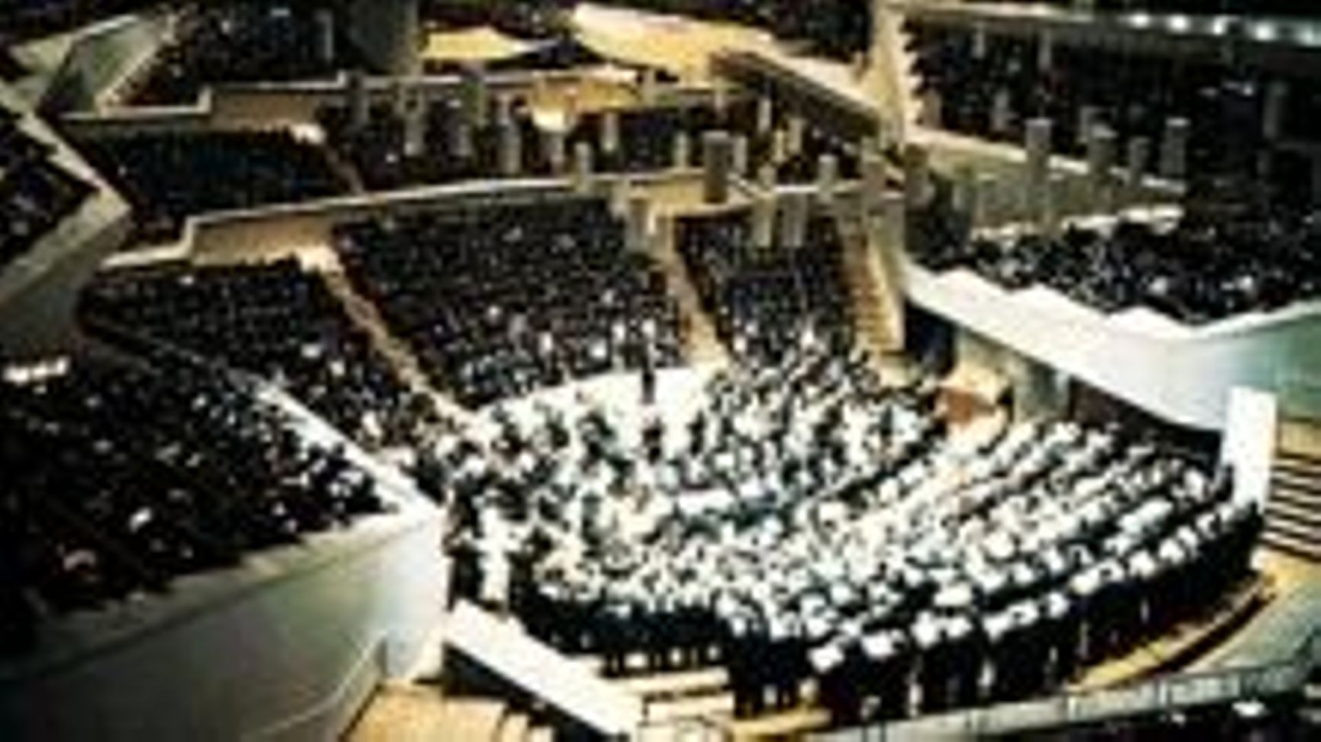 Christian Tetzlaff, violon, Camilla Tilling, soprano, Nathalie Stutzmann,  contralto, Joseph Kaiser, ténor, Dimitri Ivashchenko, basse, Choeur de la  radio de Berlin, Orchestre Philharmonique de Berlin, Dir. Sir Simon Rattle,  Berlin, Waldbühne 22