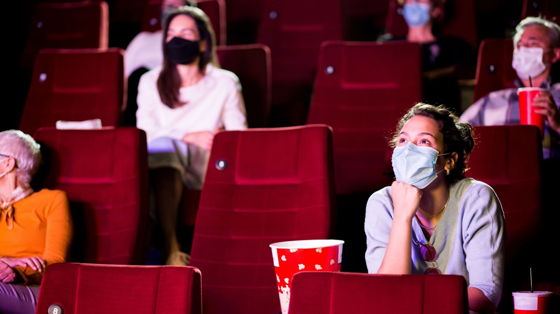 En code orange, les jauges plus élevées en intérieur dans les cinémas et théâtres. 