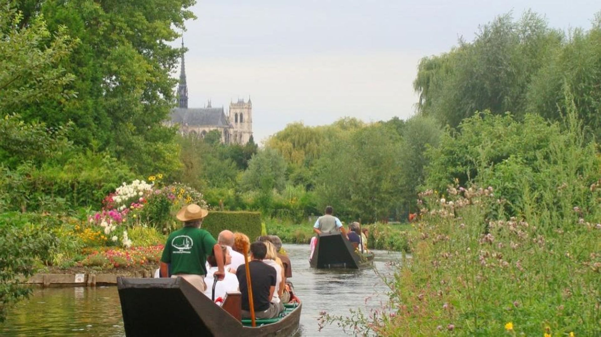 Les Hortillonnages : Visites Guidées En Barque à Cornet Traditionnelle Véritable patrimoine 'vert' d'Amiens : les 65 km de canaux jardins  flottants en plein cœur d'Amiens ! - rtbf.be