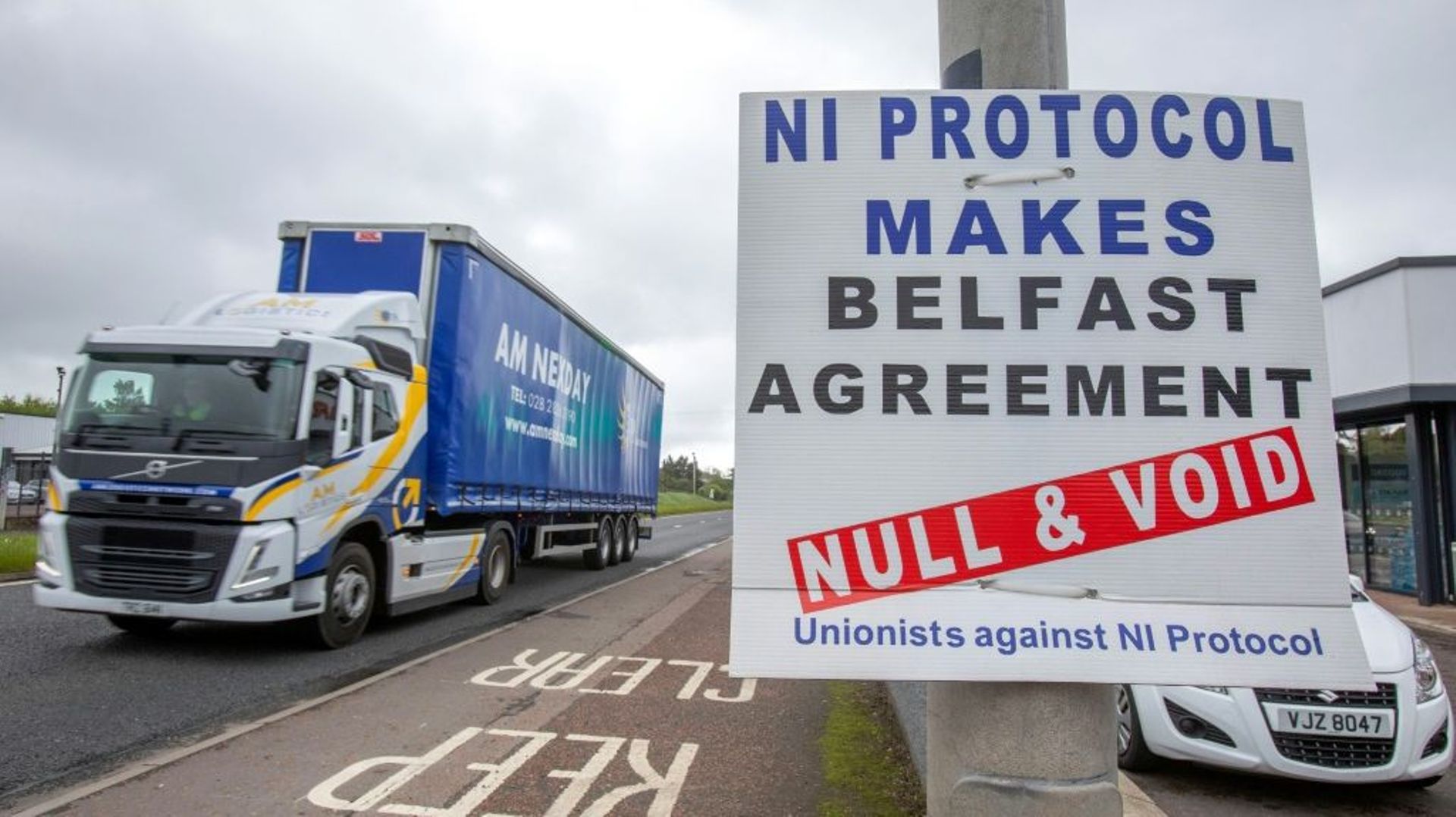 Une pancarte anti-protocole nord-irlandais, le 17 mai 2022 près du port de Larne, au nord de Belfast, en Irlande du Nord.