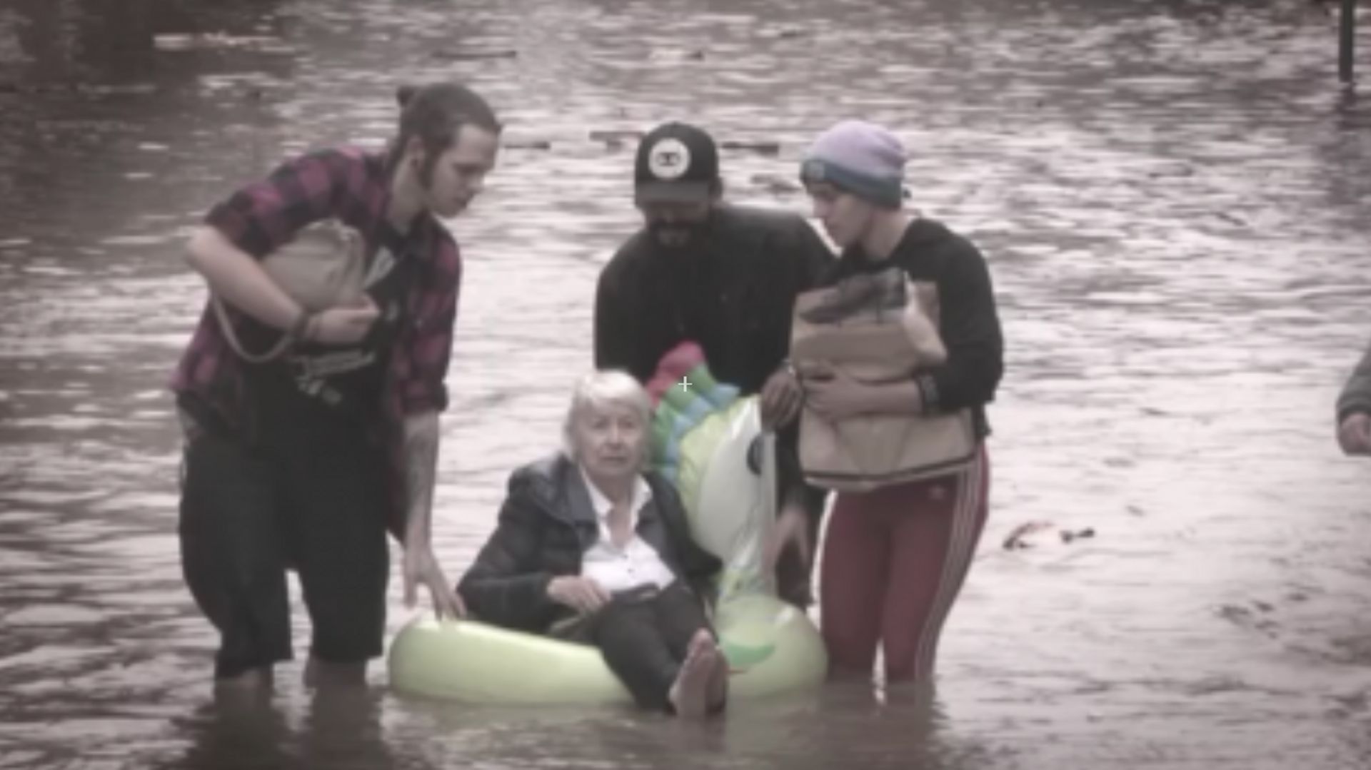 En juillet dernier, lors des inondations, Jeanine Paulus était sauvée in extremis par ses voisins sur une bouée sans avoir le temps d'emmener quoi que ce soit.