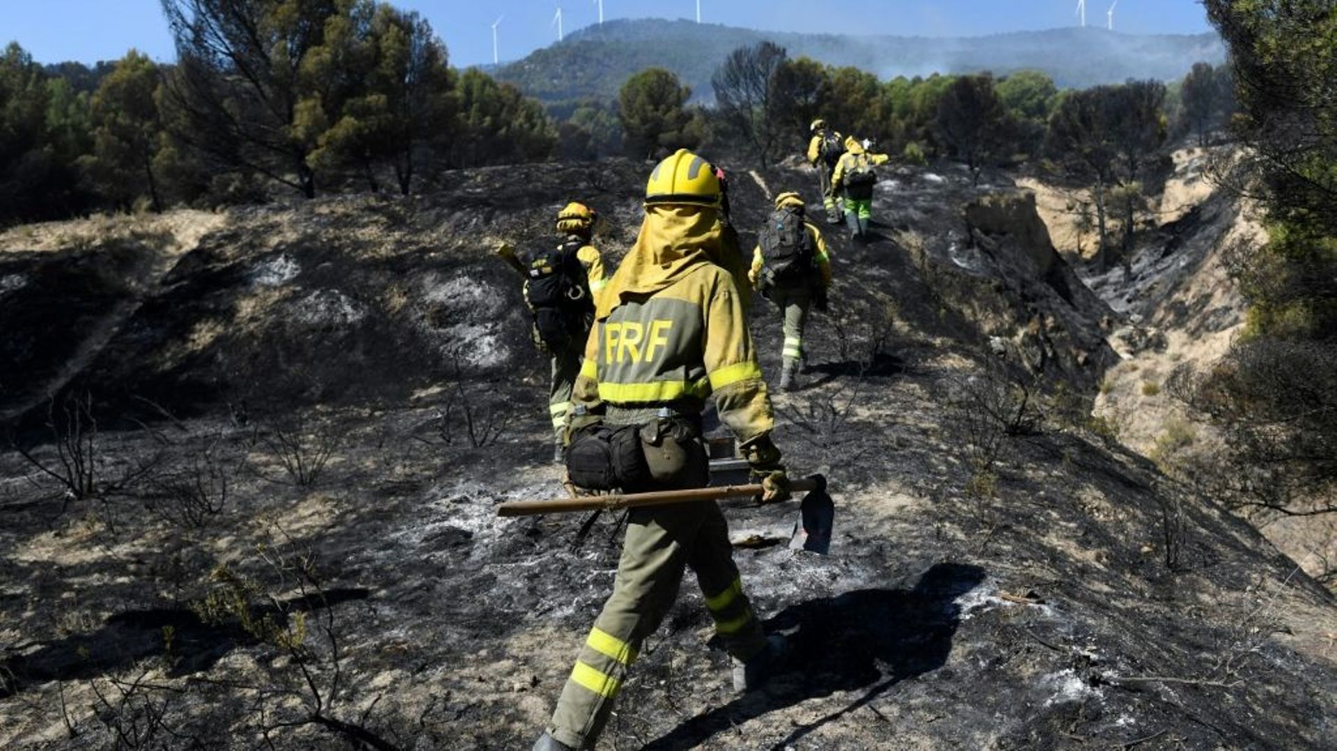 Des pompiers espagnols près du Parc naturel de Moncayo, dans la région espagnole d’Aragon (nord), le 15 août 2022