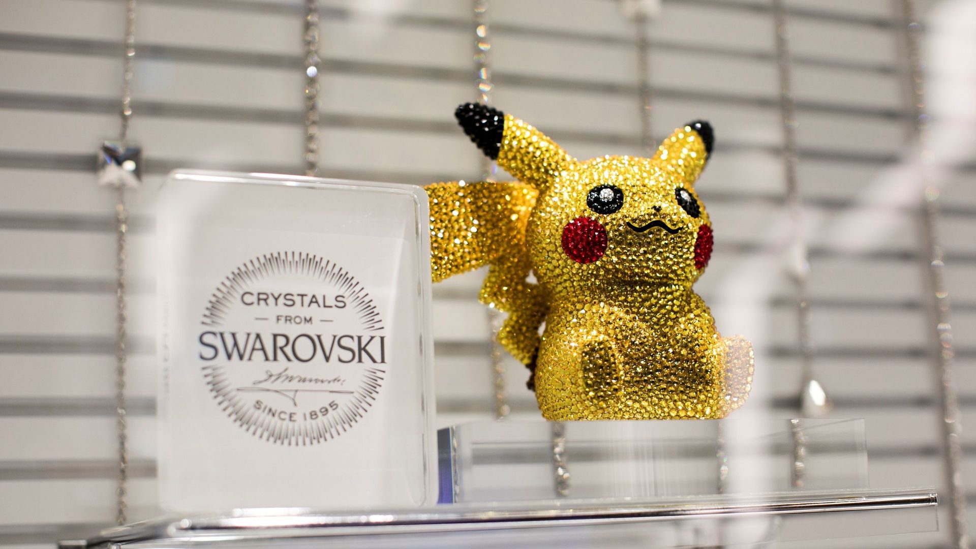 Pikachu, célèbre créature du jeu vidéo "Pokémon" s'invite régulièrement dans l'univers du luxe.
