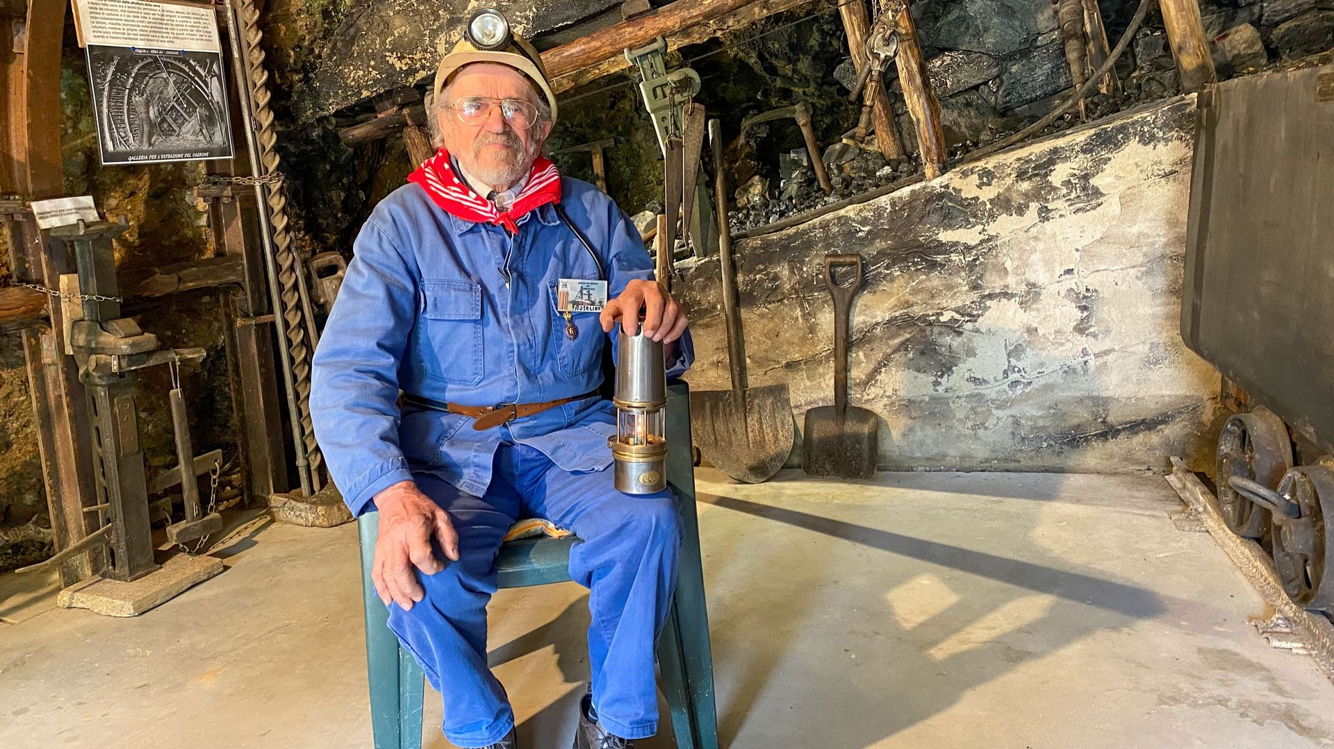 Ancien mineur retourné vivre en Italie, Lino y a créé un musée de la mine en hommage à ses compagnons du fond tous disparus aujourd’hui.