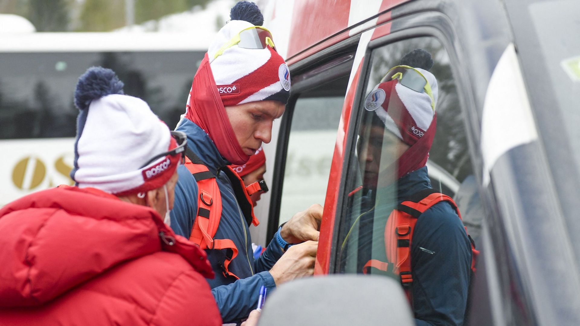 Aleksandr Bolshunov, triple champion olympique de ski de fond à Pékin, obligé de plier bagage