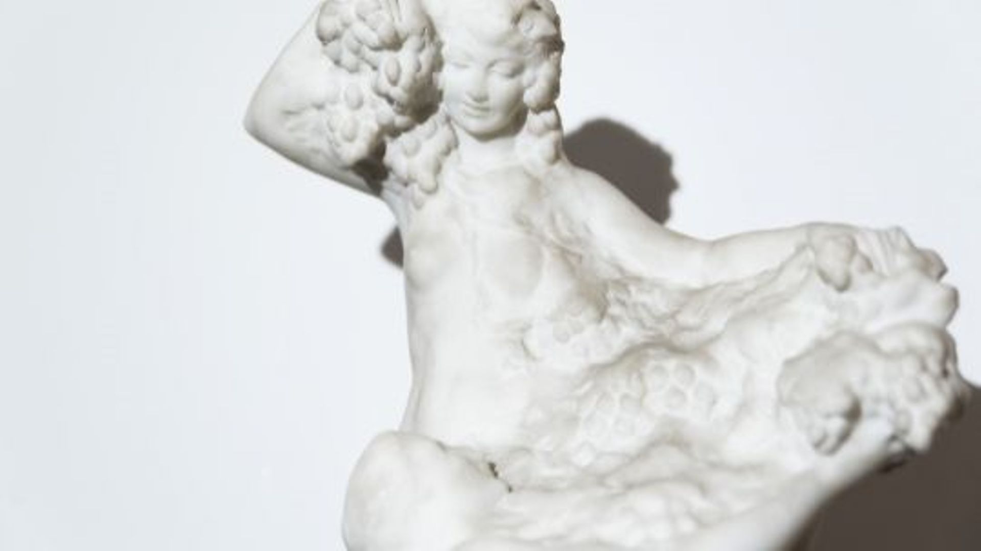 une-sculpture-en-marbre-blanc-unique-de-philippe-wolfers-sexpose-au-musee-art-et-histoire