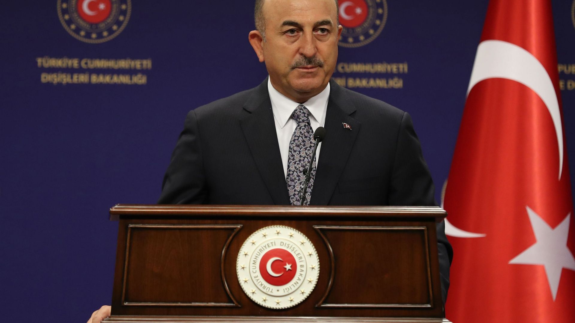 Le ministre turc des affaires étrangères Mevlut Cavusoglu s'exprime lors d'une conférence de presse à Ankara le 3 novembre 2020.
