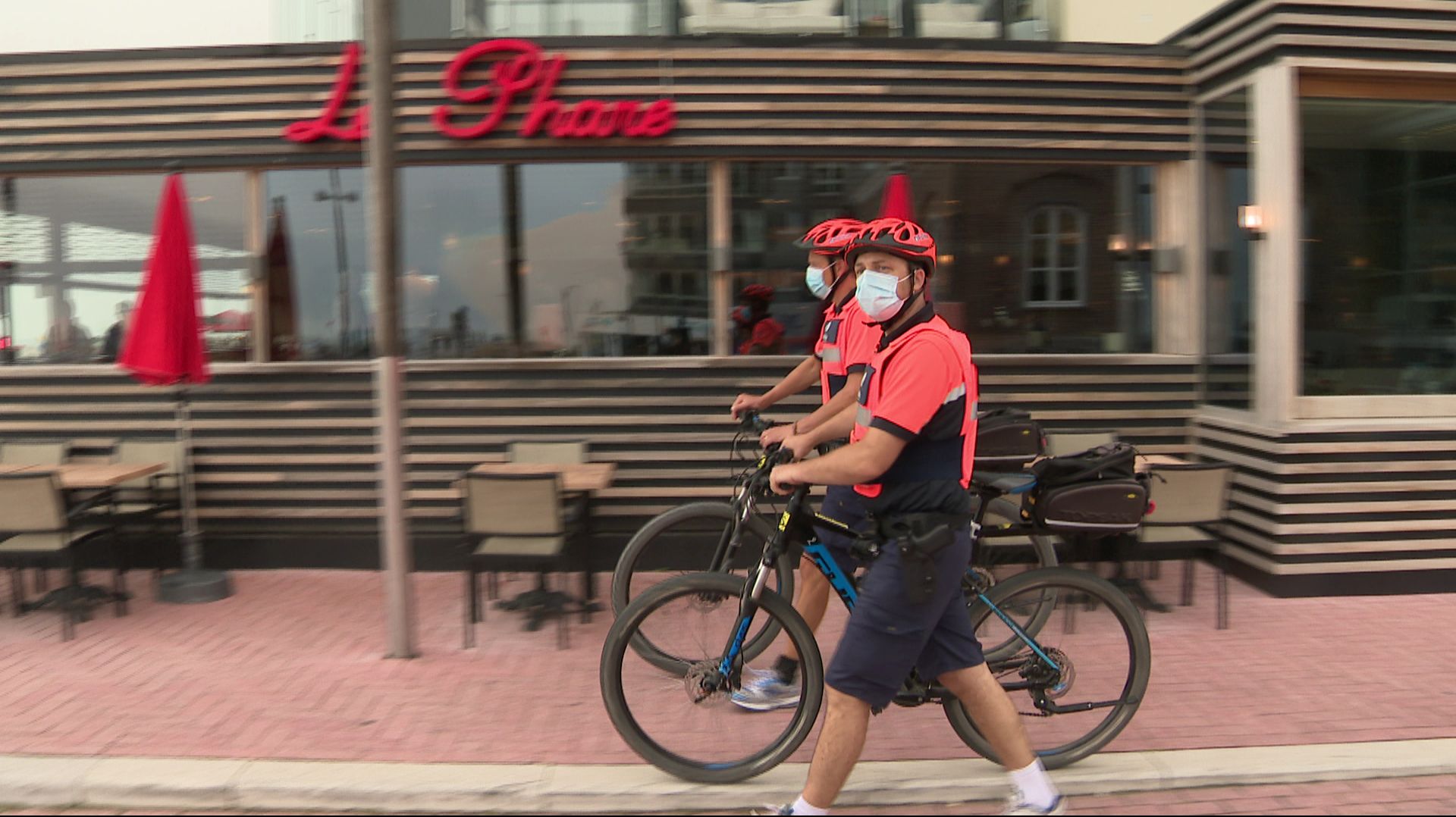 Par endroit, le port du masque est également une obligation pour les cyclistes.