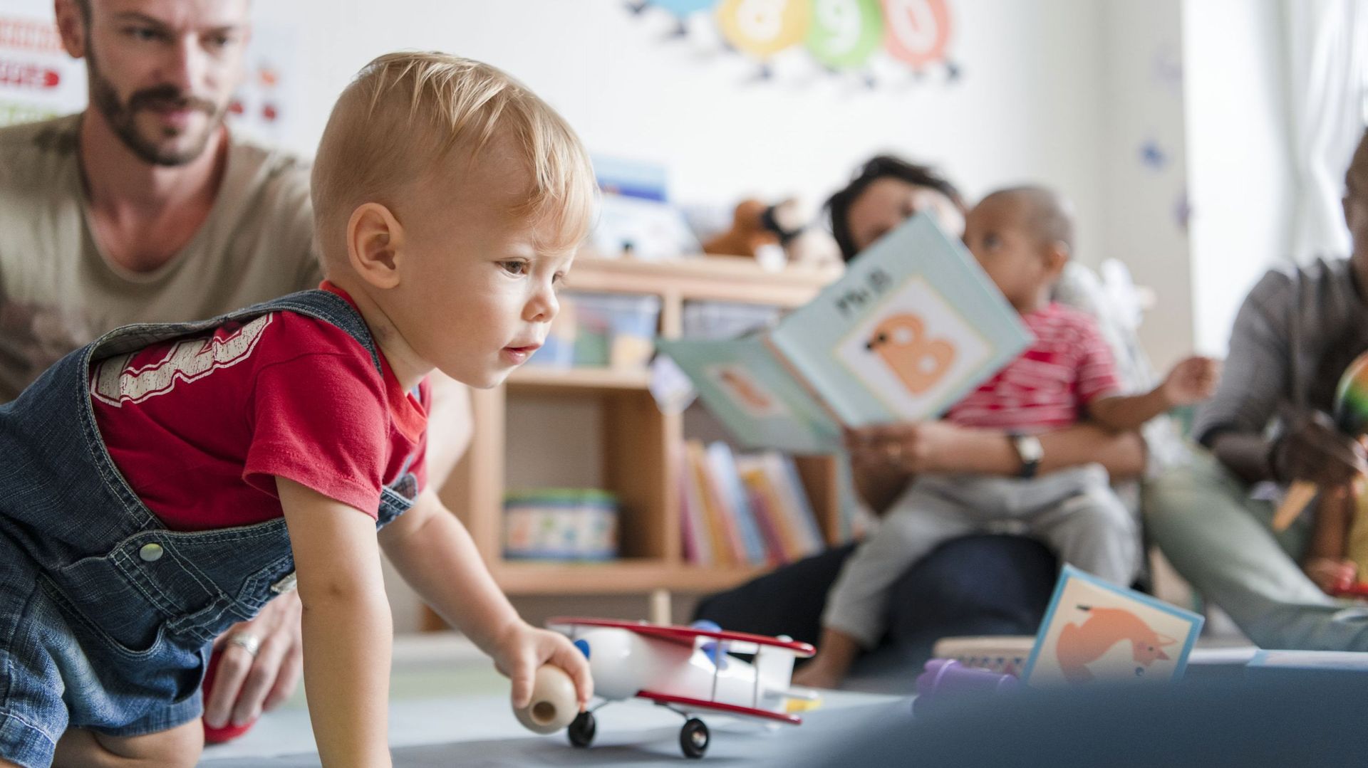 Économies en Fédération Wallonie-Bruxelles : voici les mesures préconisées par les experts dans les crèches et le secteur de la petite enfance