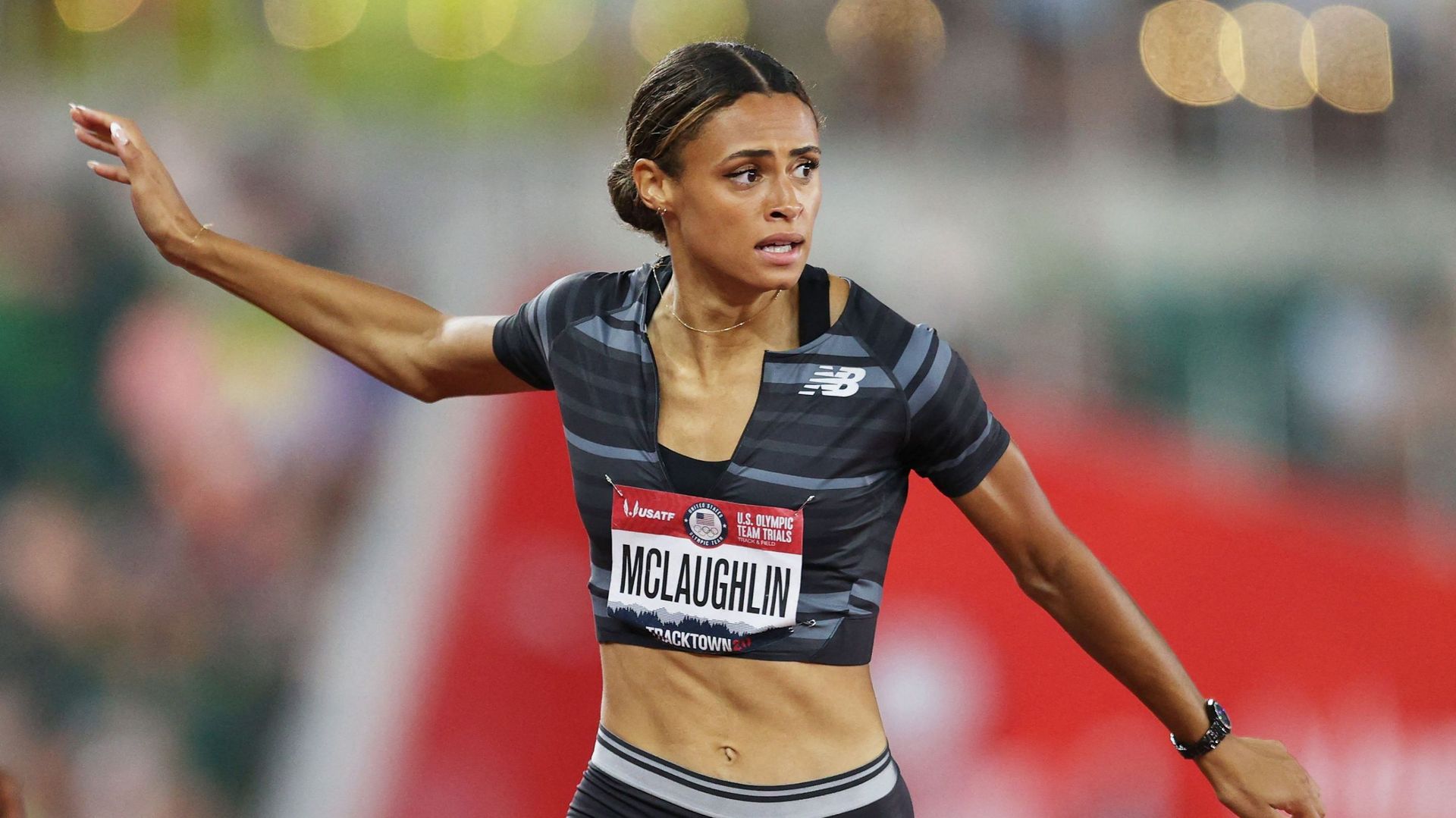 Sydney McLaughlin explose son record du monde du 400 mètres haies et se pare d’or.