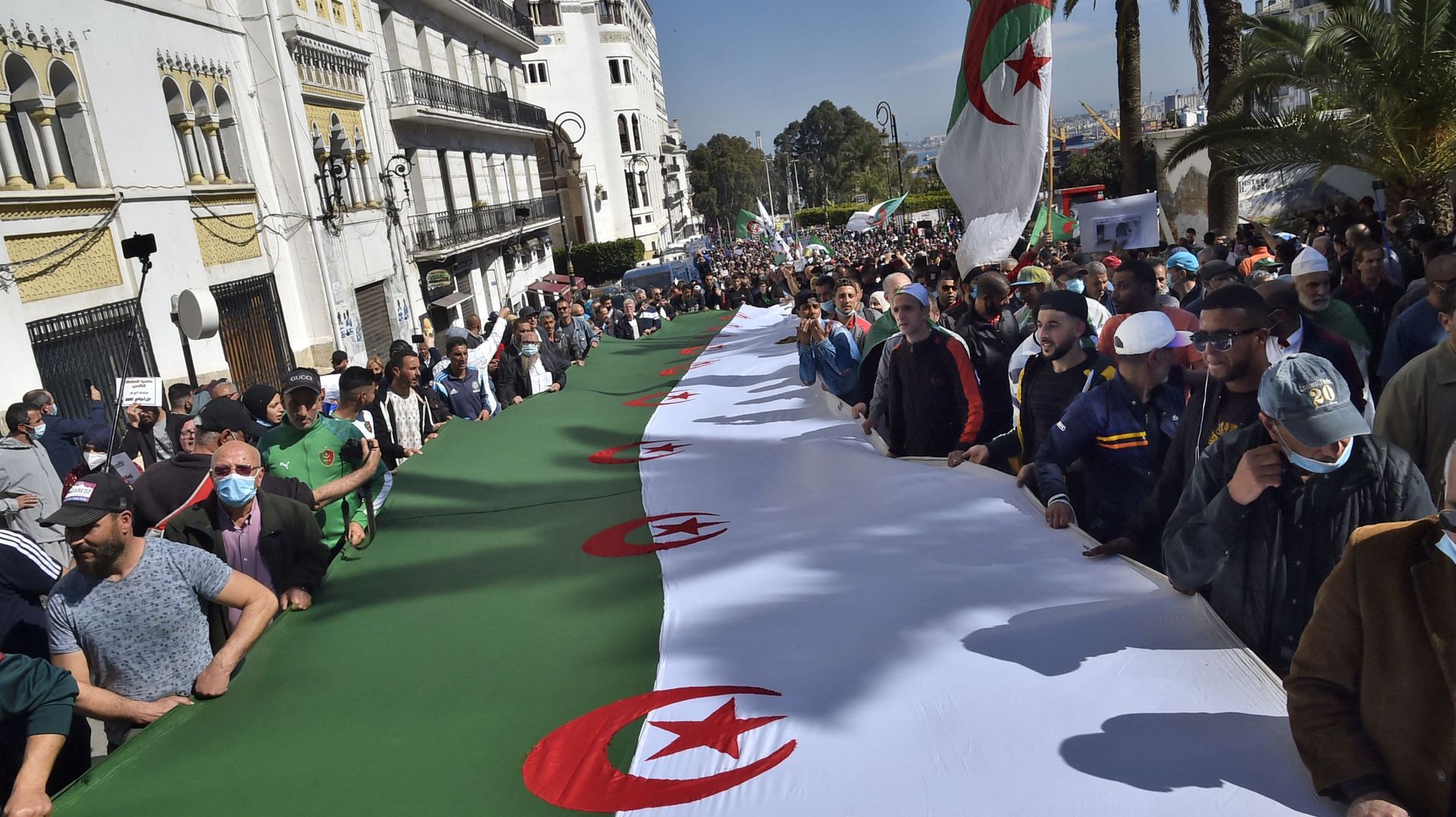 Algérie: plus de 200 pompiers lourdement sanctionnés pour avoir manifesté